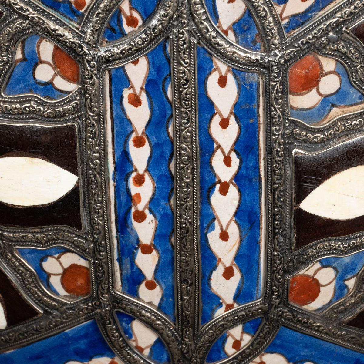 Monumentale, farbenfrohe marokkanische Keramikvasen aus Marokko, Paar (Ende des 20. Jahrhunderts) im Angebot