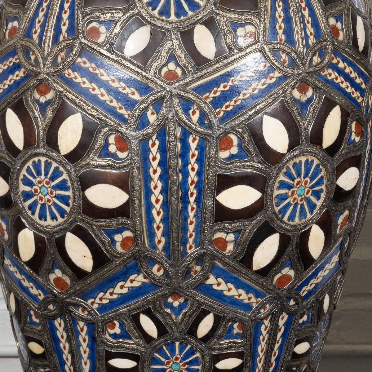 Monumentale, farbenfrohe marokkanische Keramikvasen aus Marokko, Paar im Angebot 2