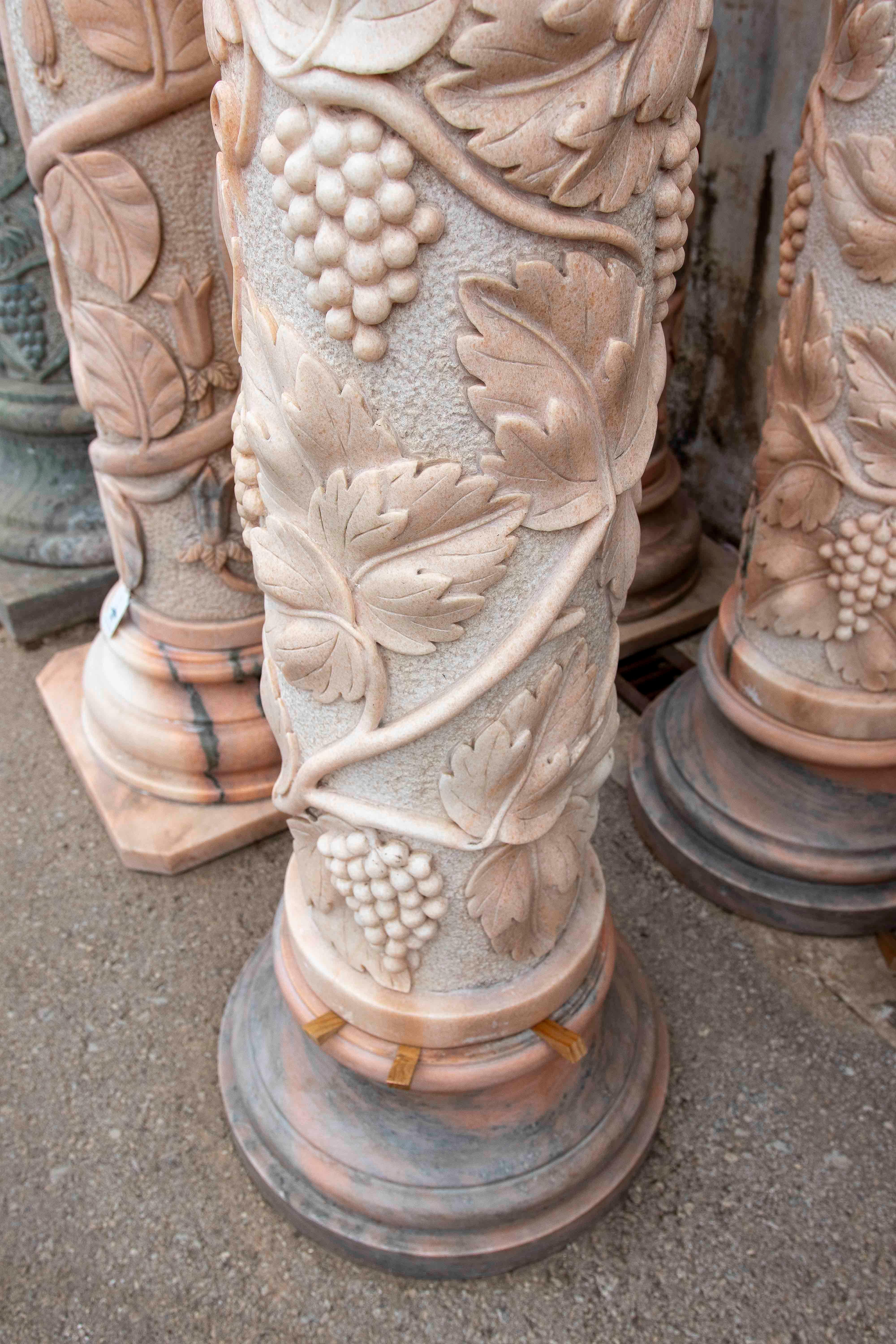 Pair of Monumental Columns in Carved Marble with Vine Motifs, Classical Style For Sale 4