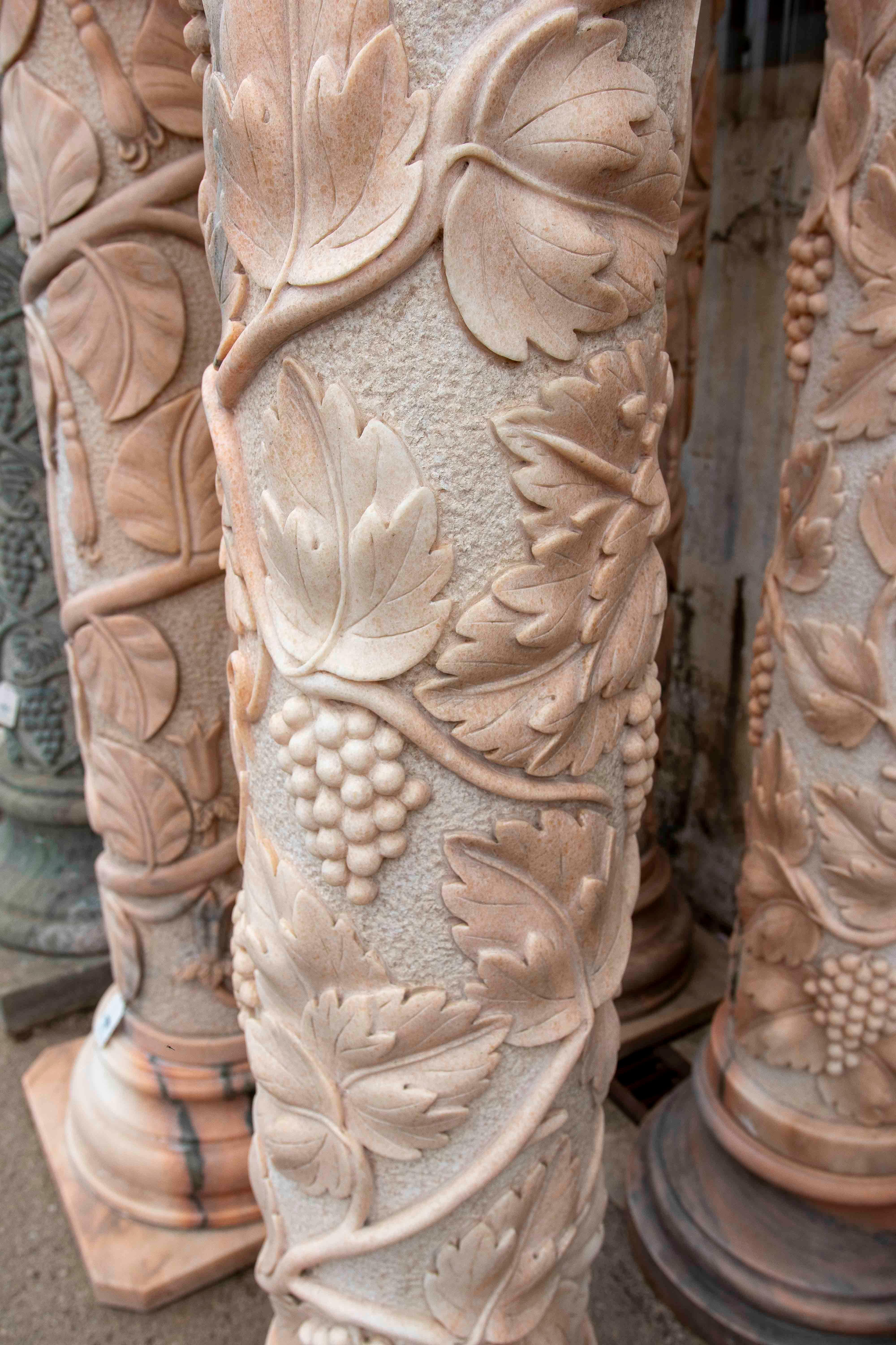 Pair of Monumental Columns in Carved Marble with Vine Motifs, Classical Style For Sale 5