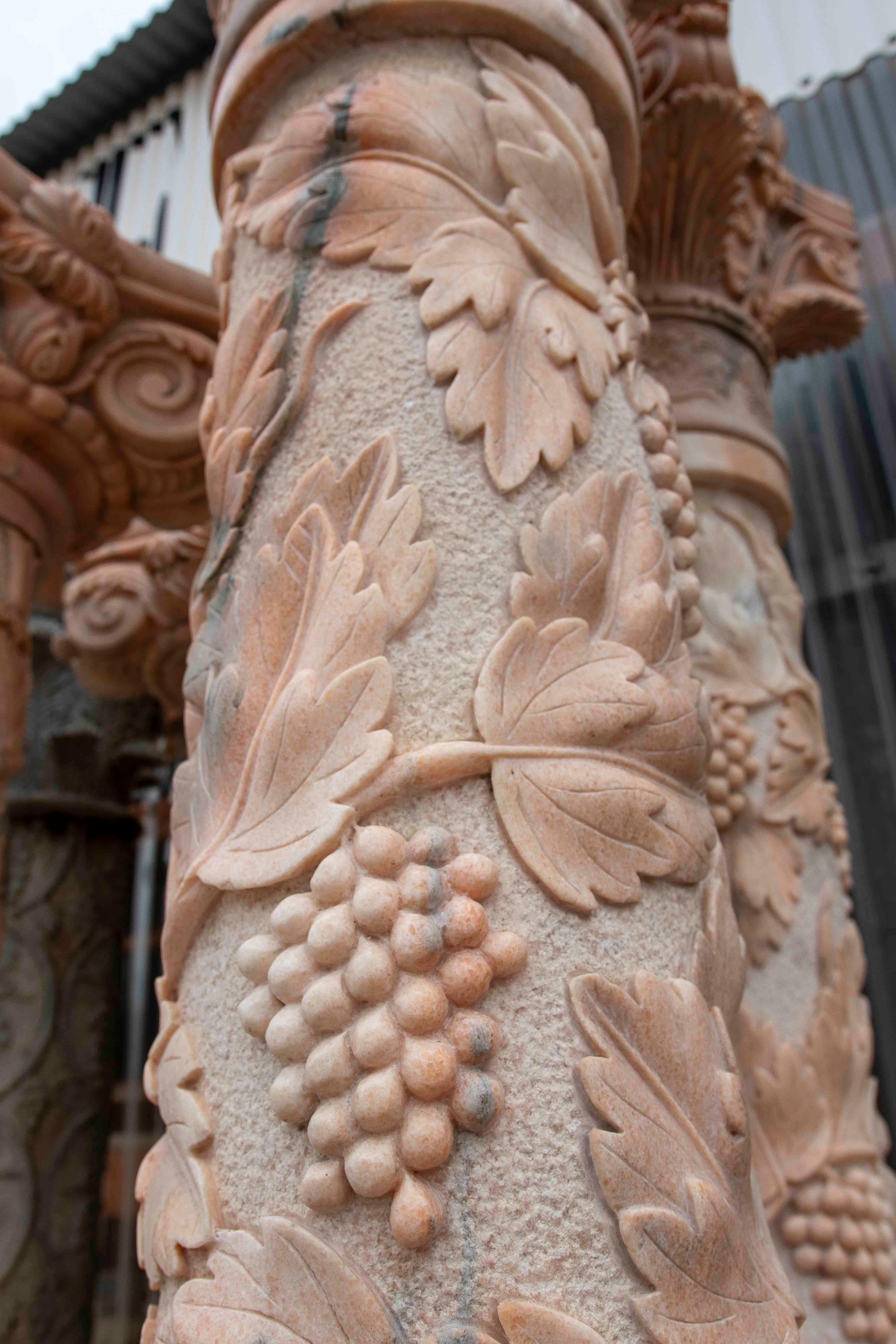 Pair of Monumental Columns in Carved Marble with Vine Motifs, Classical Style For Sale 8