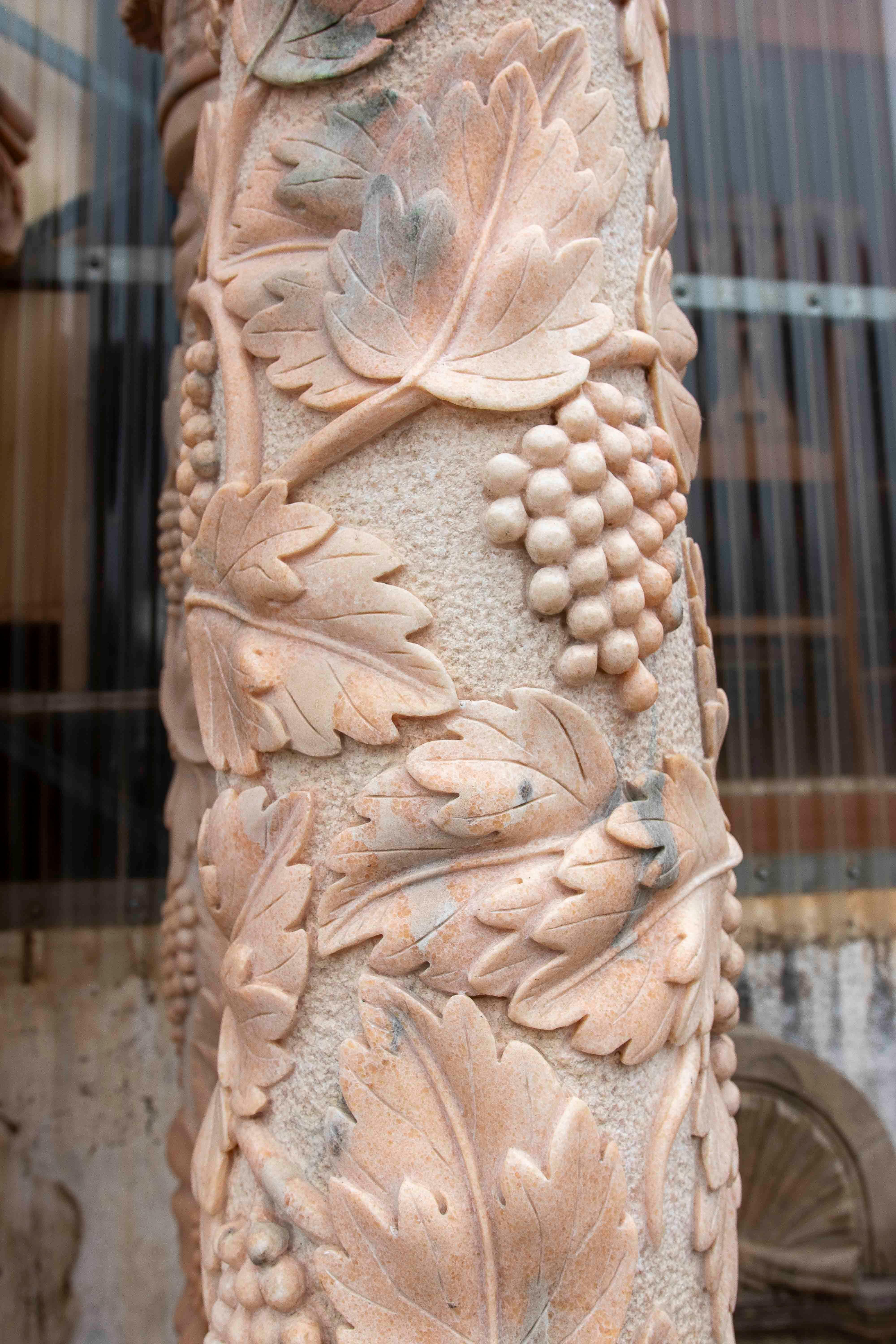 Pair of Monumental Columns in Carved Marble with Vine Motifs, Classical Style For Sale 10