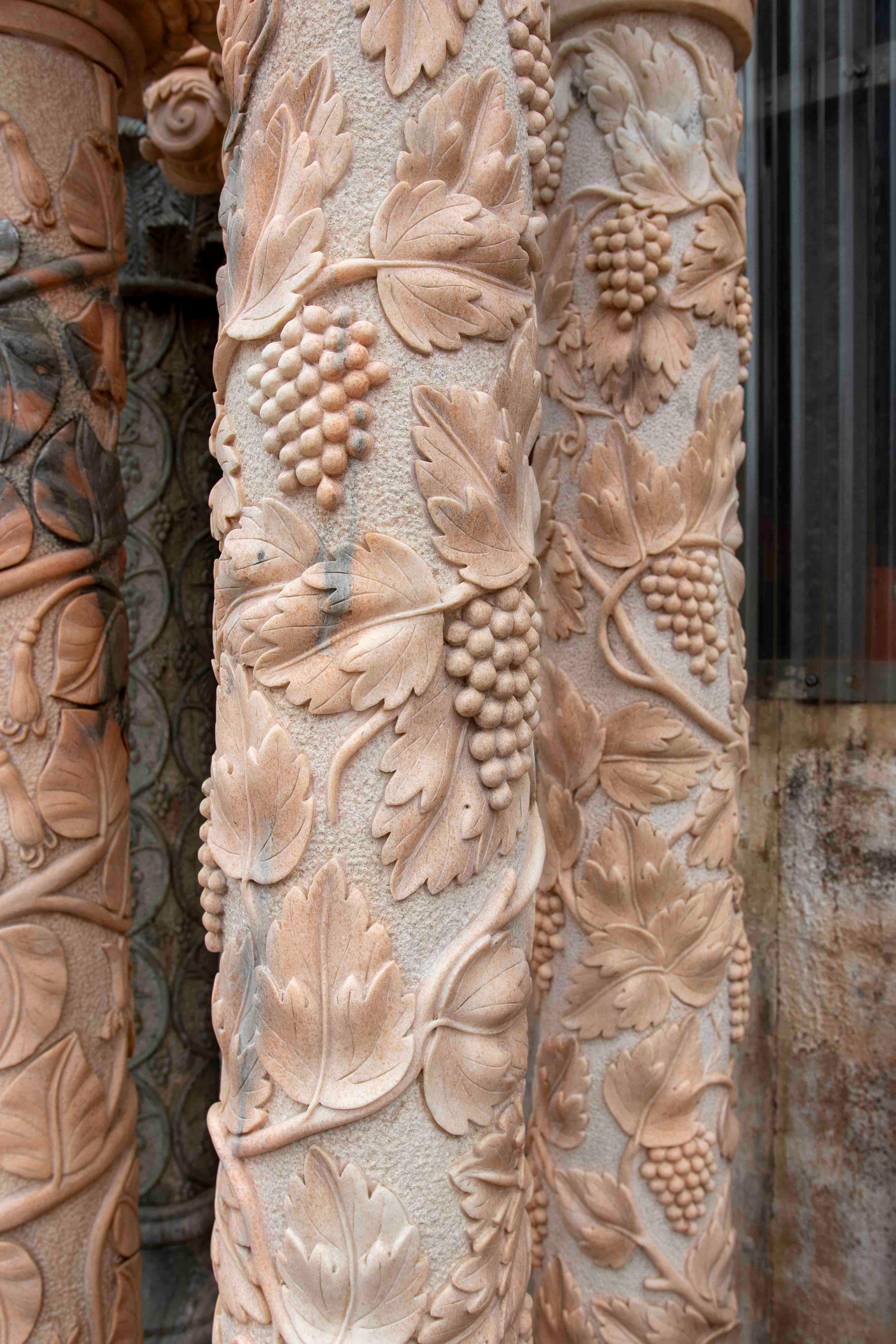 Hand-Carved Pair of Monumental Columns in Carved Marble with Vine Motifs, Classical Style For Sale