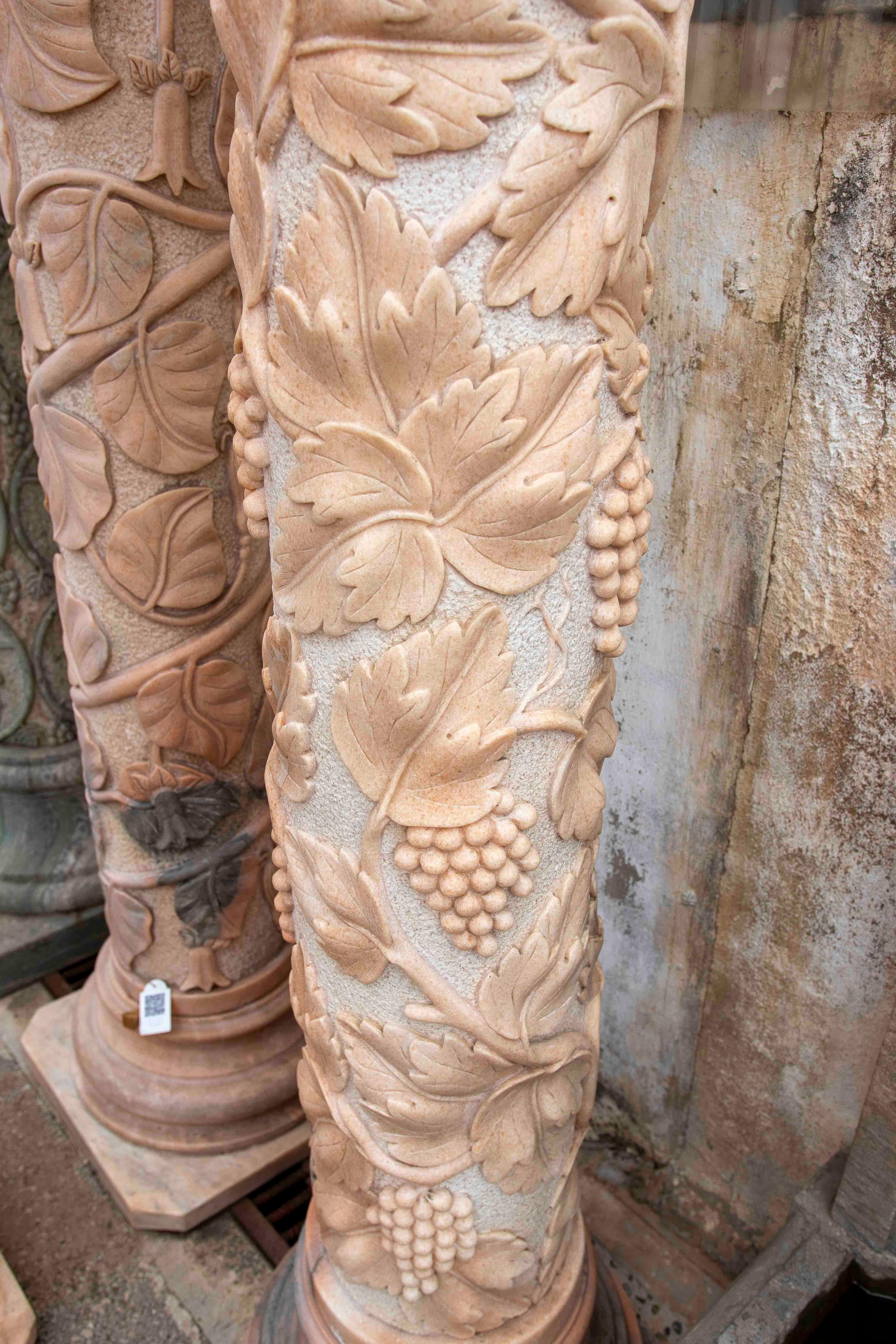 Pair of Monumental Columns in Carved Marble with Vine Motifs, Classical Style For Sale 2