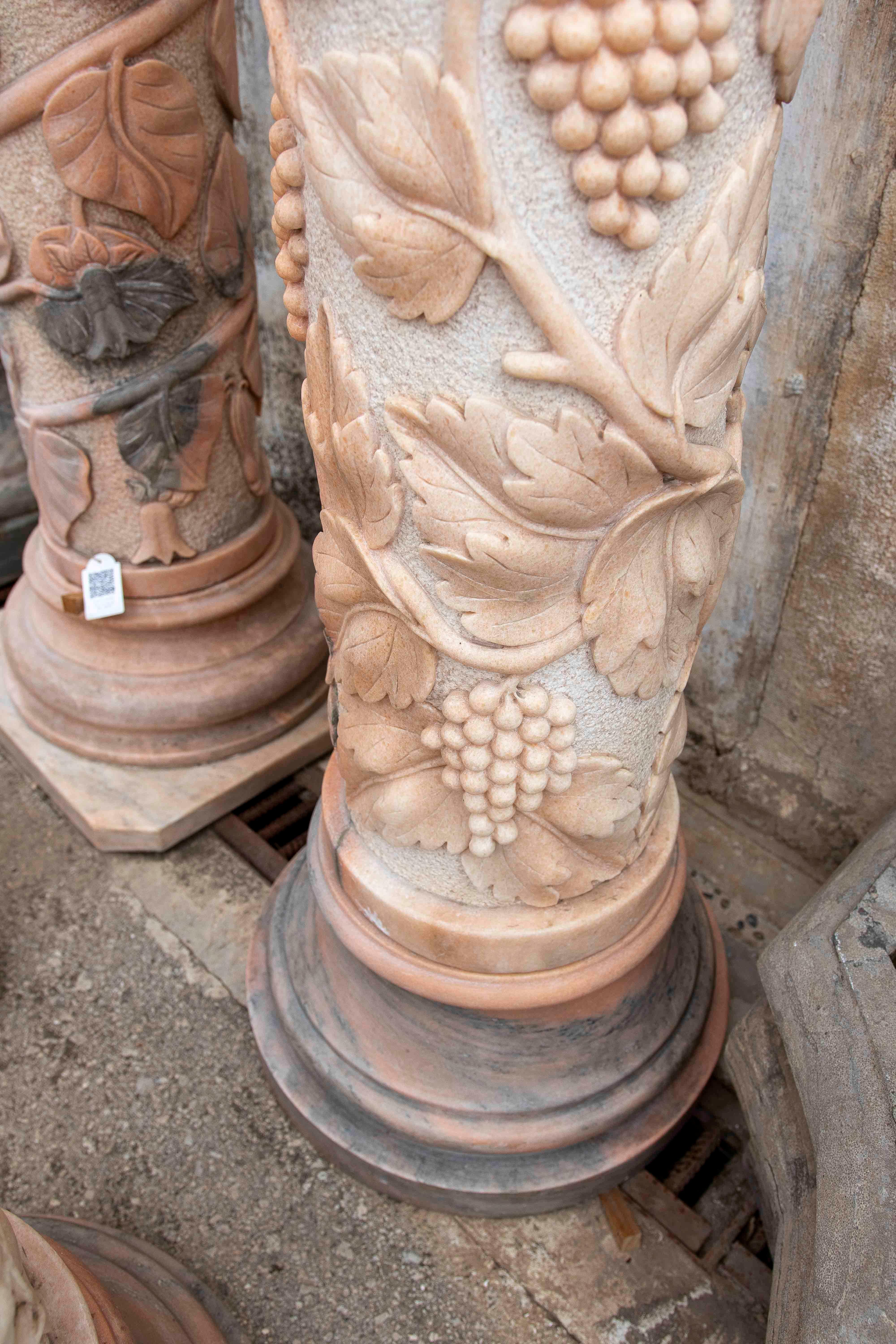 Pair of Monumental Columns in Carved Marble with Vine Motifs, Classical Style For Sale 3