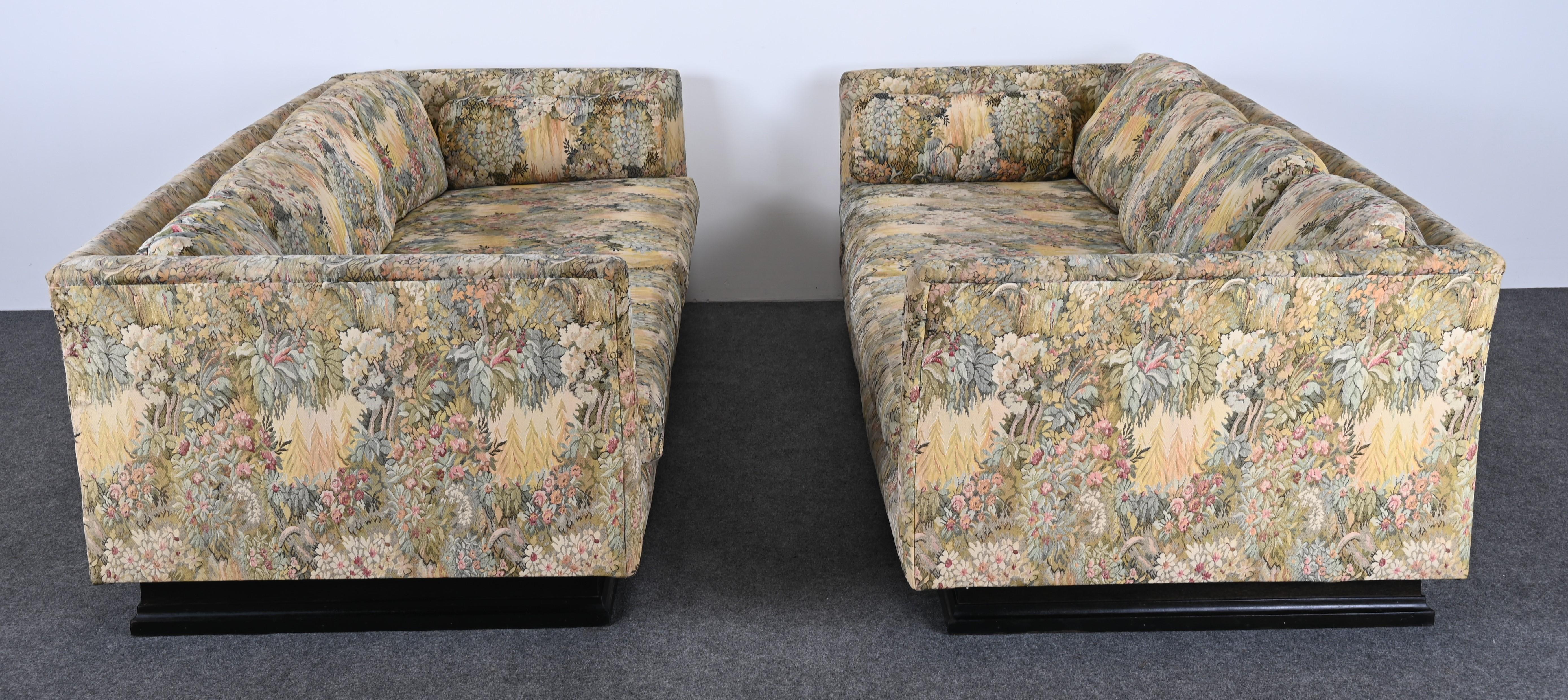 Pair of Monumental Dunbar Style Platform Sofas, 1960s In Good Condition In Hamburg, PA
