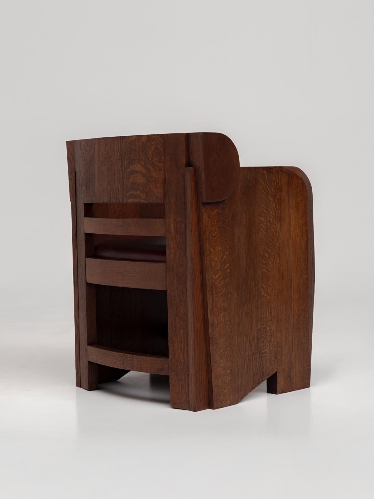 Coppia di monumentali poltrone olandesi Art Déco in Oak, Paesi Bassi 1930 in vendita 1