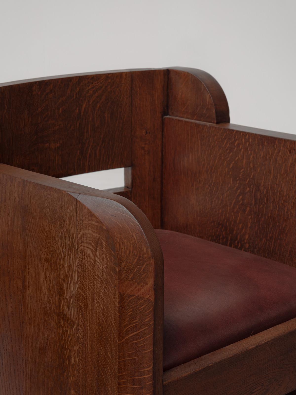 Coppia di monumentali poltrone olandesi Art Déco in Oak, Paesi Bassi 1930 in vendita 2