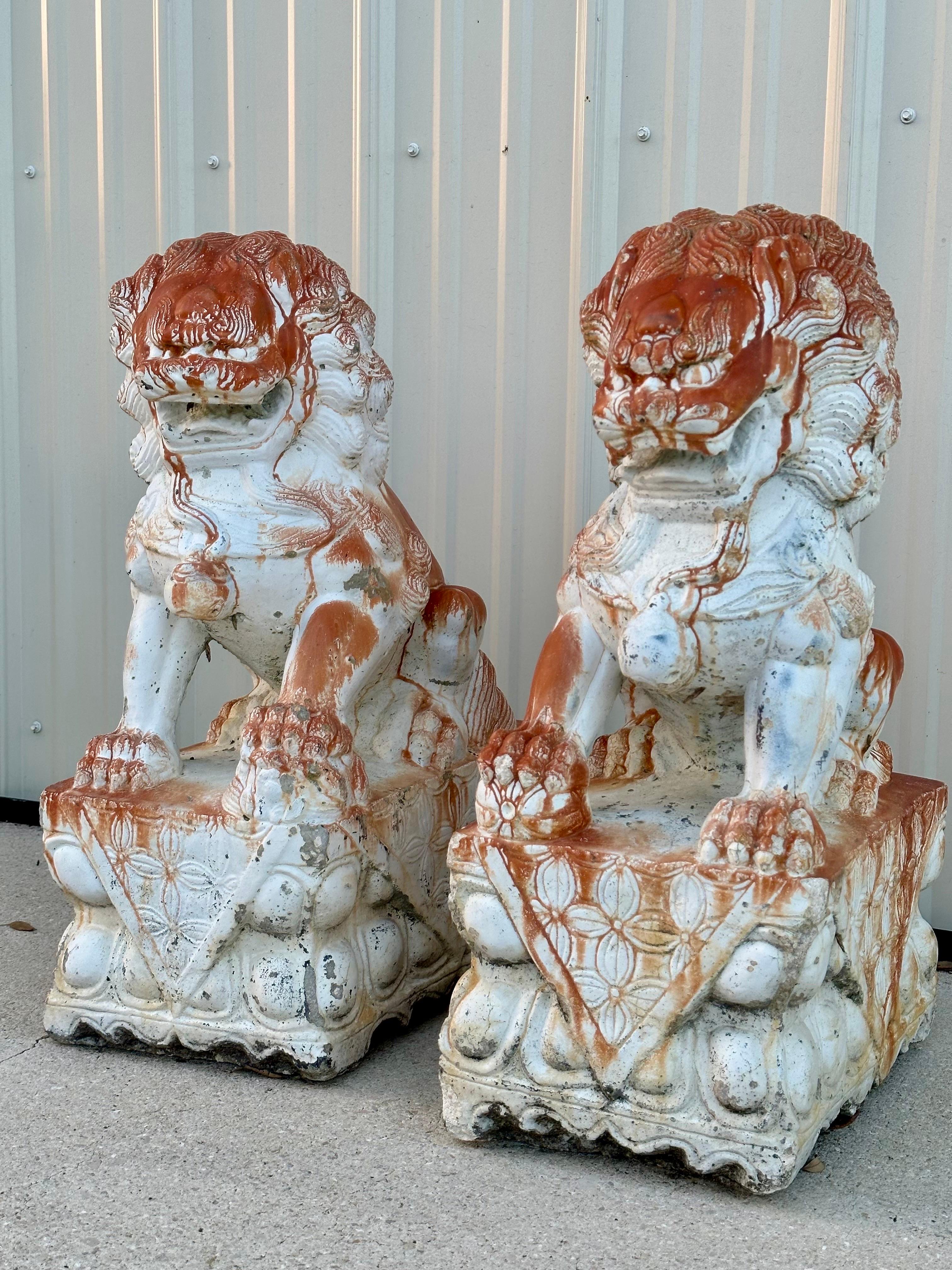 Paire de lions de garde monumentaux en béton du début du 20e siècle, de type Foo Dog en vente 2
