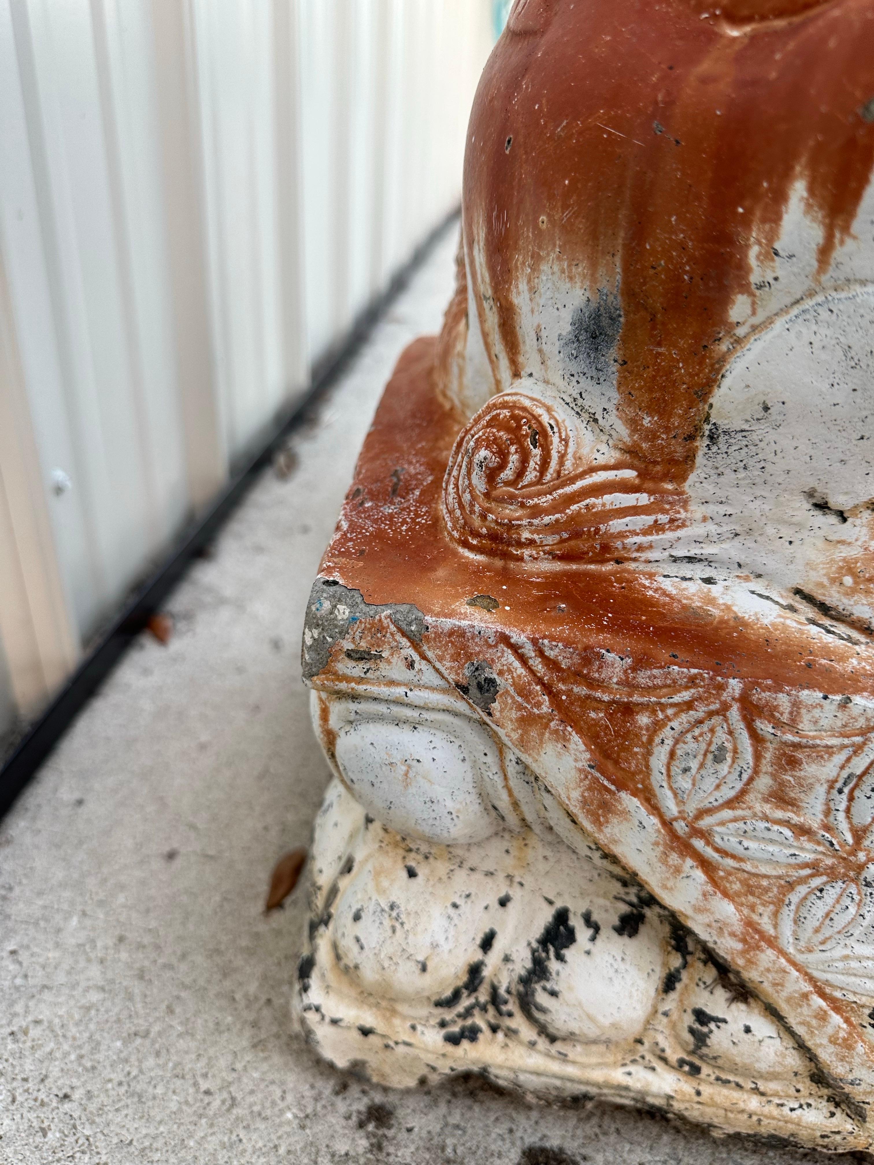 Paire de lions de garde monumentaux en béton du début du 20e siècle, de type Foo Dog en vente 3