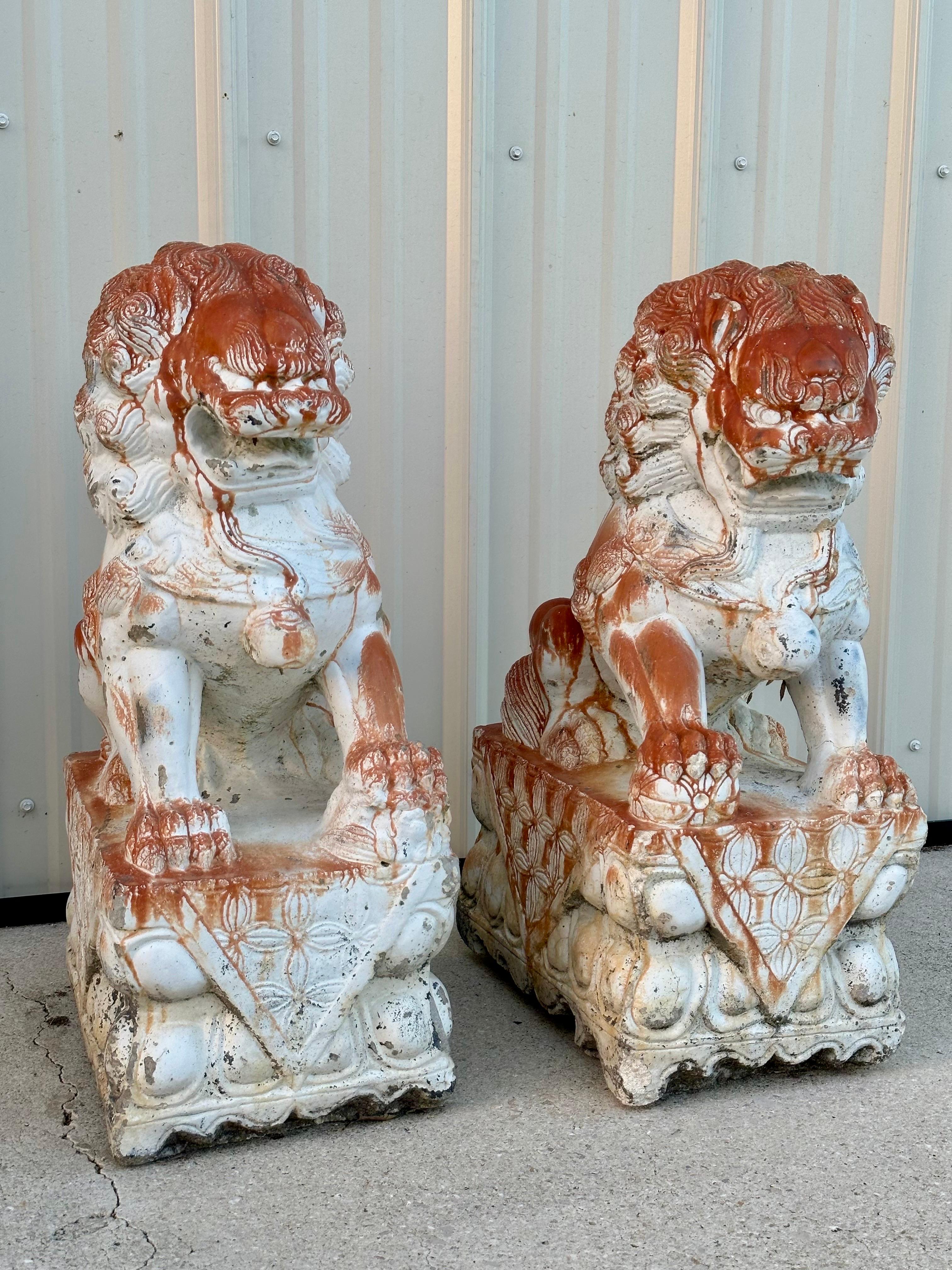 Paire de lions de garde monumentaux en béton du début du 20e siècle, de type Foo Dog en vente 8