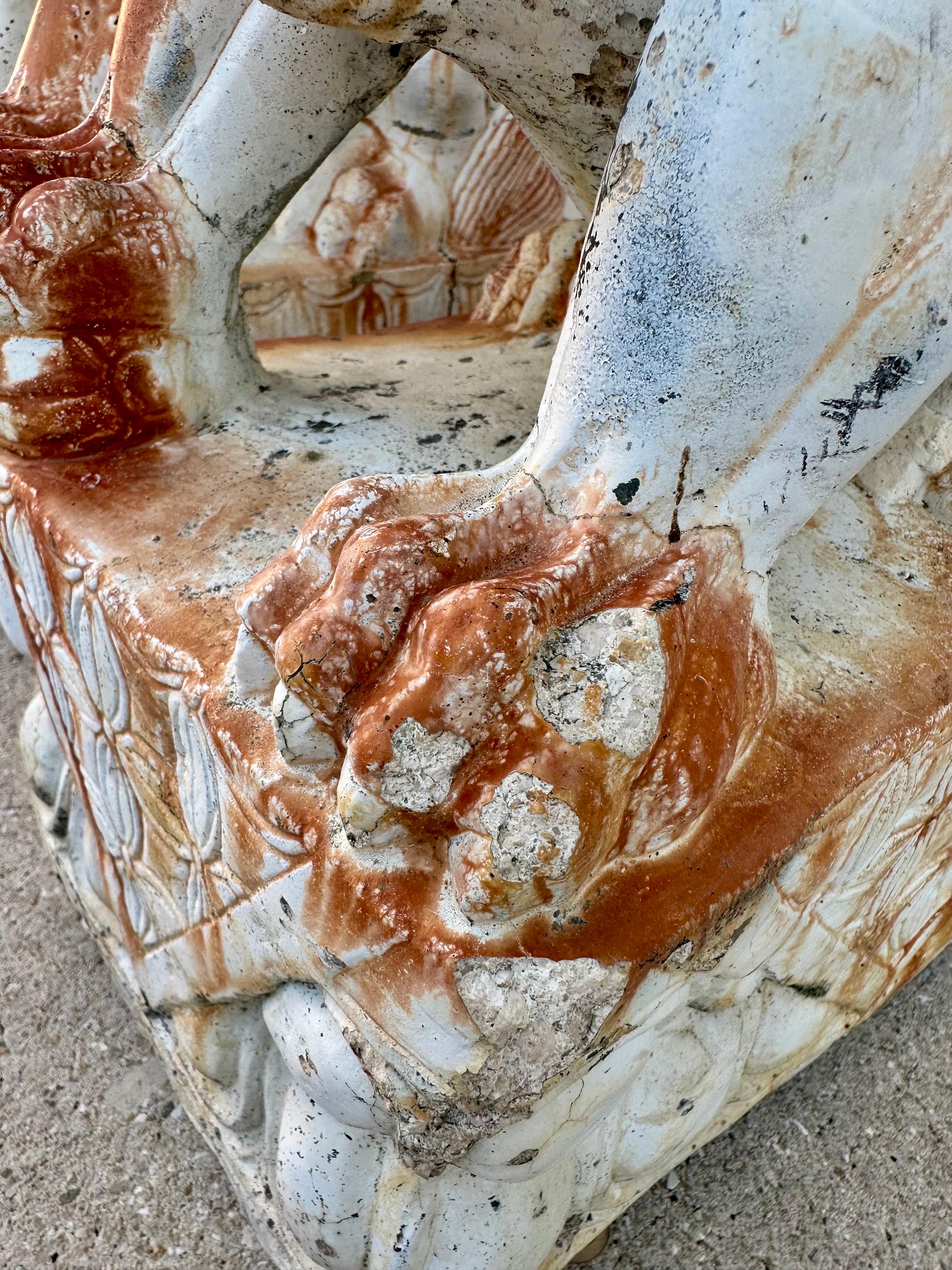 Inconnu Paire de lions de garde monumentaux en béton du début du 20e siècle, de type Foo Dog en vente