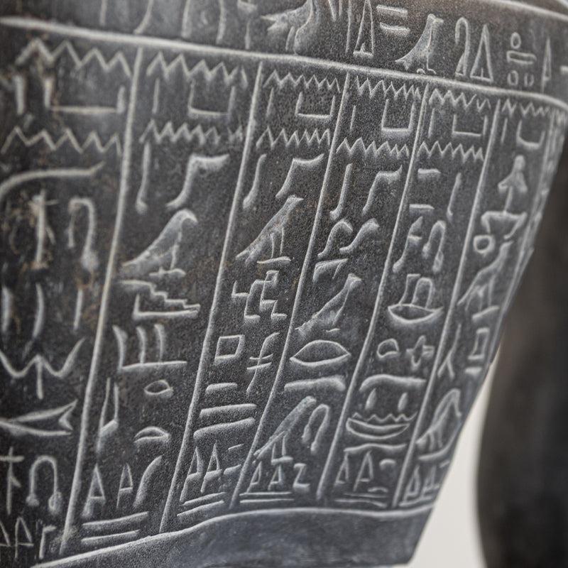 Monumentale ägyptische Marmorblockstatuen aus Marmor mit Sockeln aus Ägypten, Paar im Angebot 6