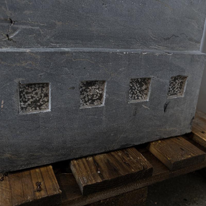 20ième siècle Paire de statues monumentales égyptiennes en marbre avec socles en vente