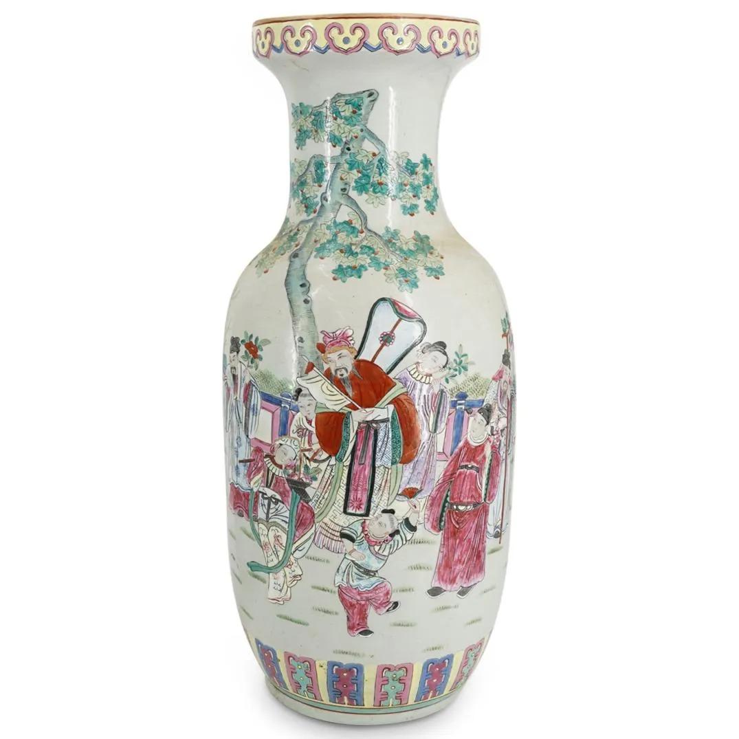 Pair of Monumental Famille Rose Porcelain Vases In Good Condition For Sale In Locust Valley, NY