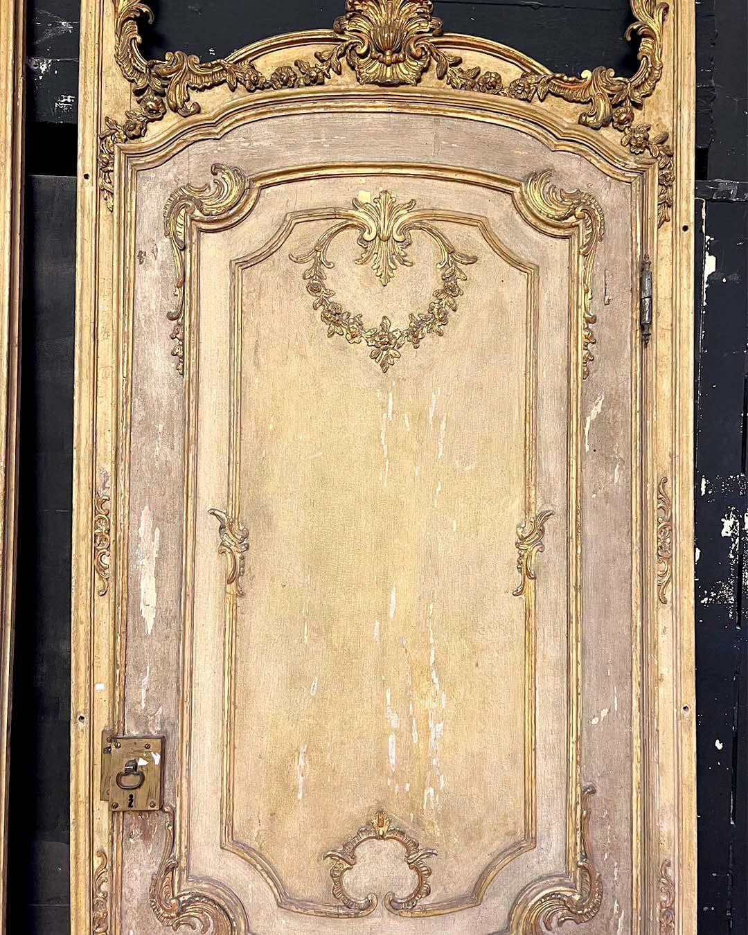 Paar monumentale französische Boiserie-Türen aus geschnitztem Holz, um 1880 im Angebot 6