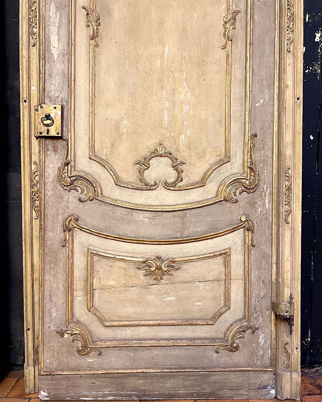 Paar monumentale französische Boiserie-Türen aus geschnitztem Holz, um 1880 im Angebot 7