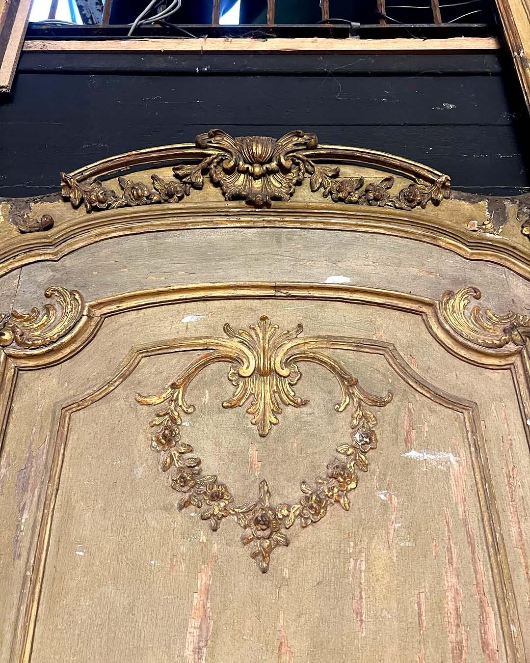 Paar monumentale französische Boiserie-Türen aus geschnitztem Holz, um 1880 im Zustand „Gut“ im Angebot in TOURCOING, FR