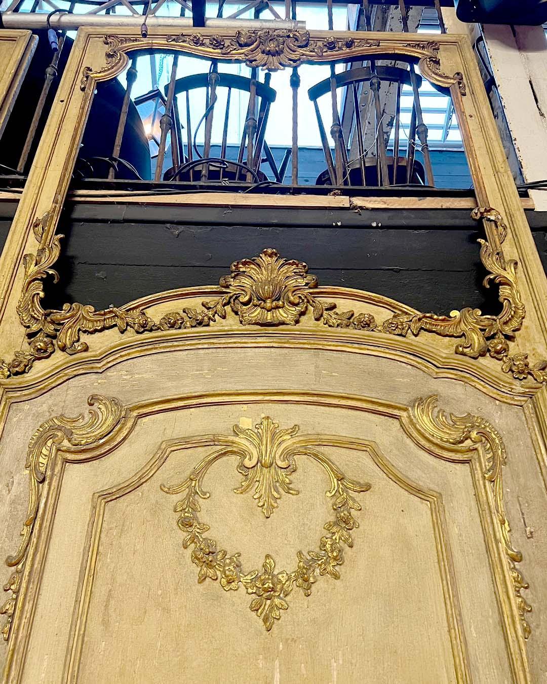 Paar monumentale französische Boiserie-Türen aus geschnitztem Holz, um 1880 im Angebot 2