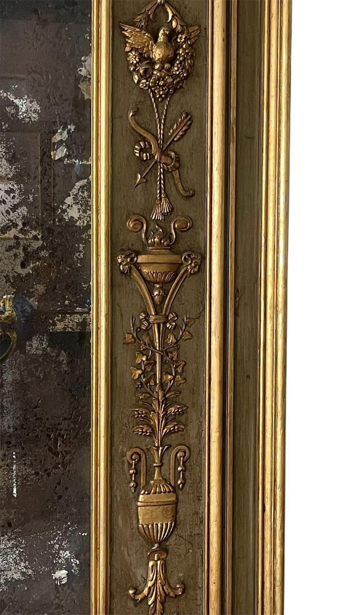 Coppia di specchi monumentali francesi dorati e dipinti, fine XIX secolo. in vendita 1