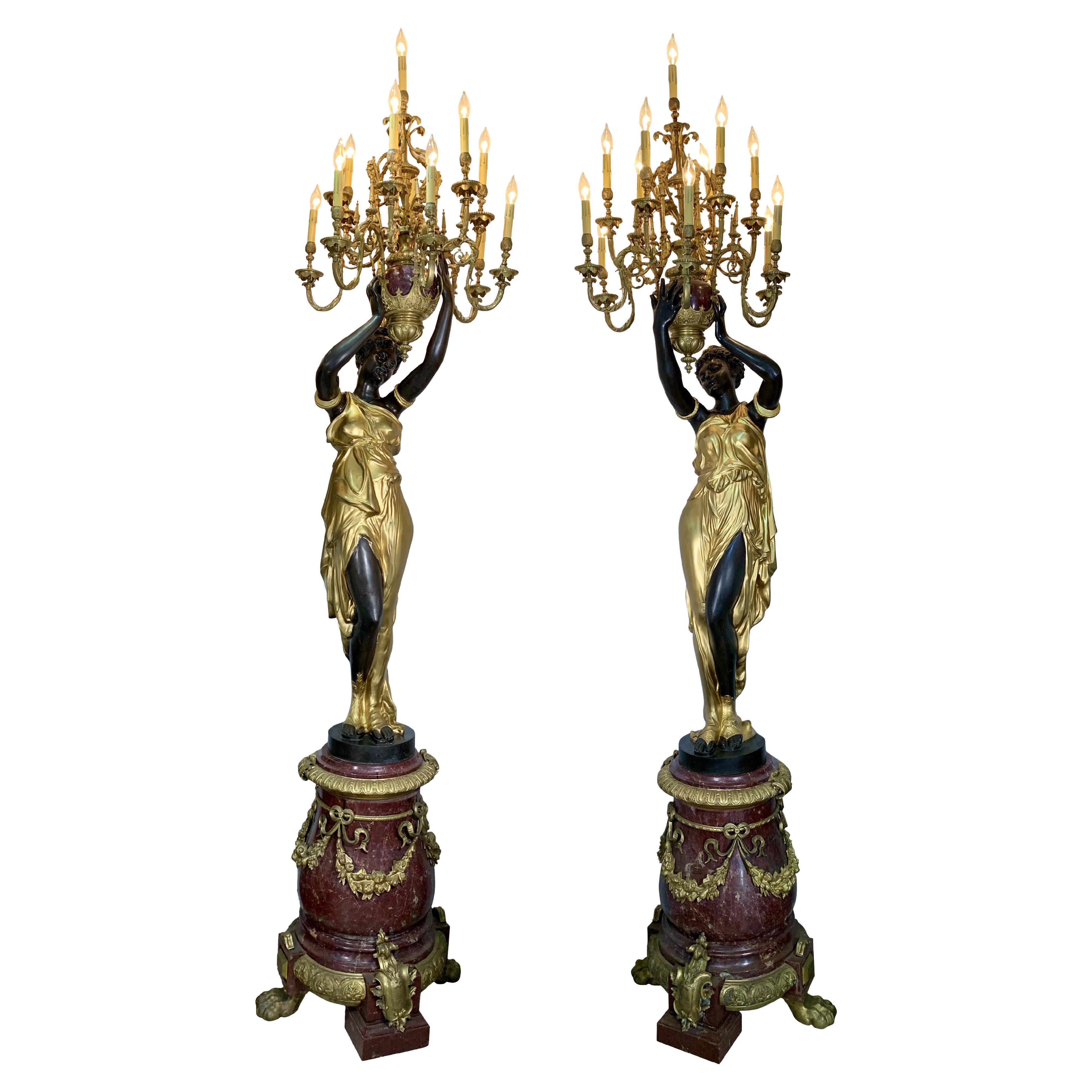 Paire de torchères monumentales françaises en bronze doré et patiné et marbre rouge
