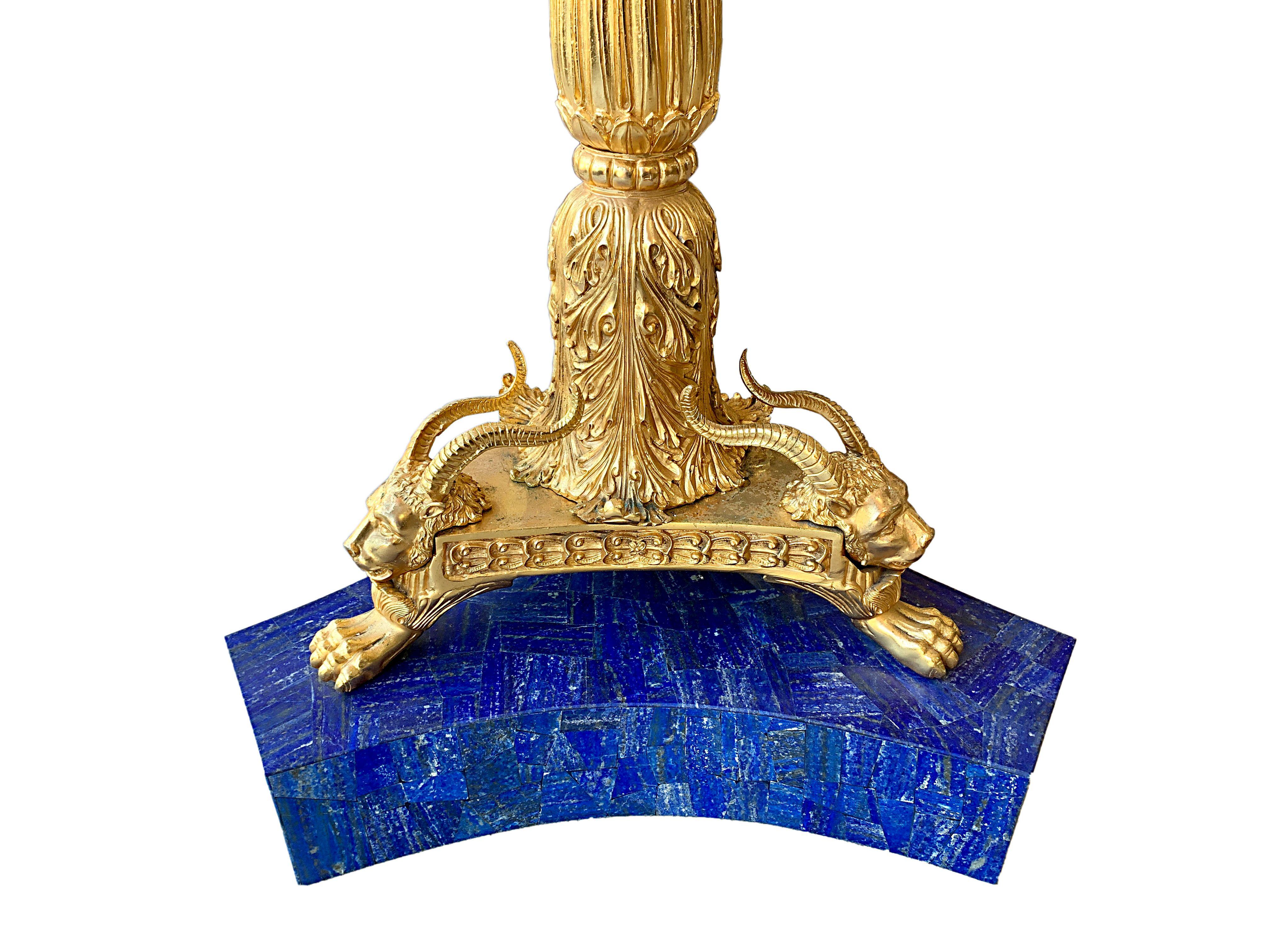 Lapis-lazuli Paire de torchères monumentales en bronze doré et lapis-lazuli en vente