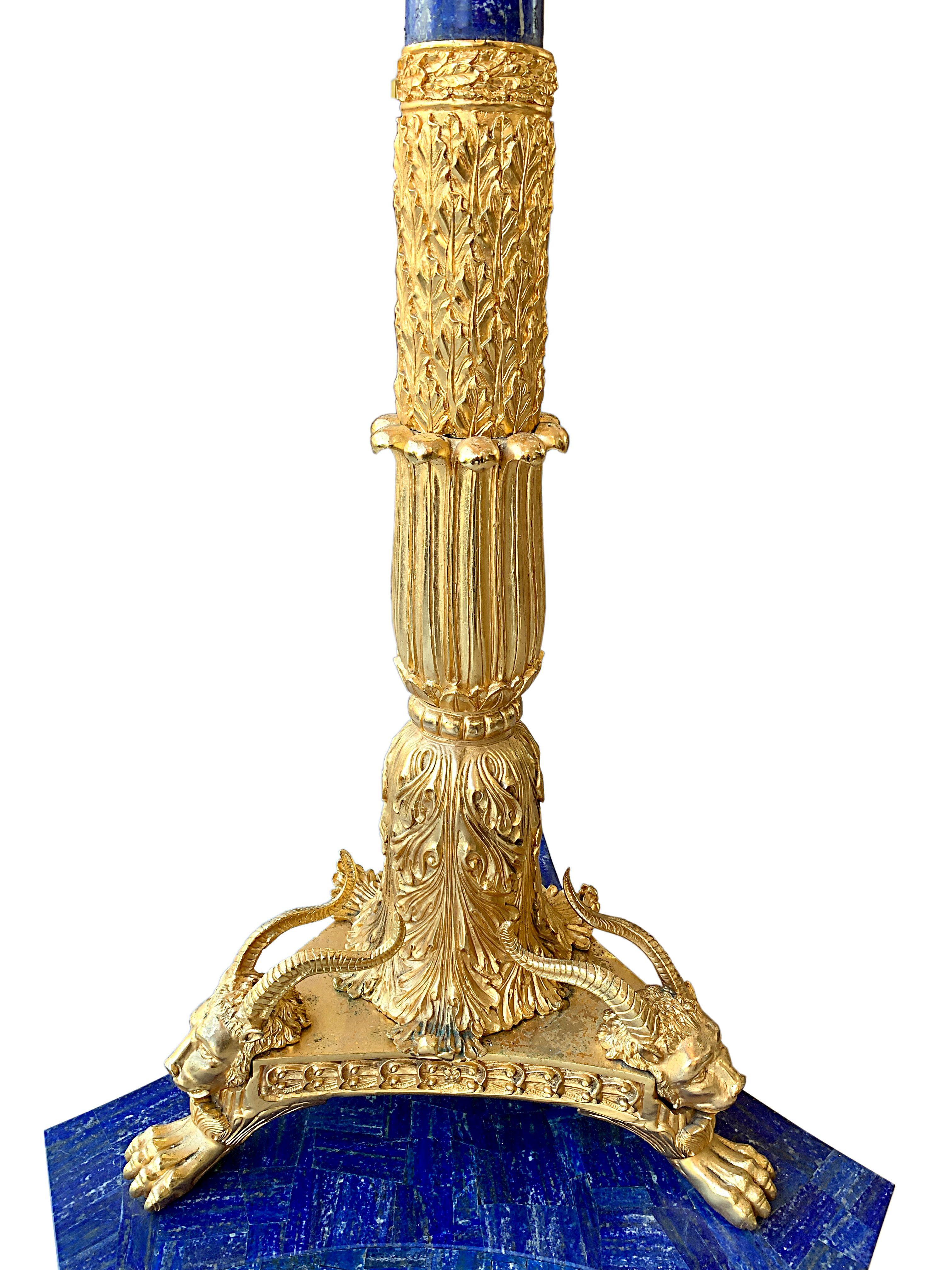 Paire de torchères monumentales en bronze doré et lapis-lazuli en vente 2