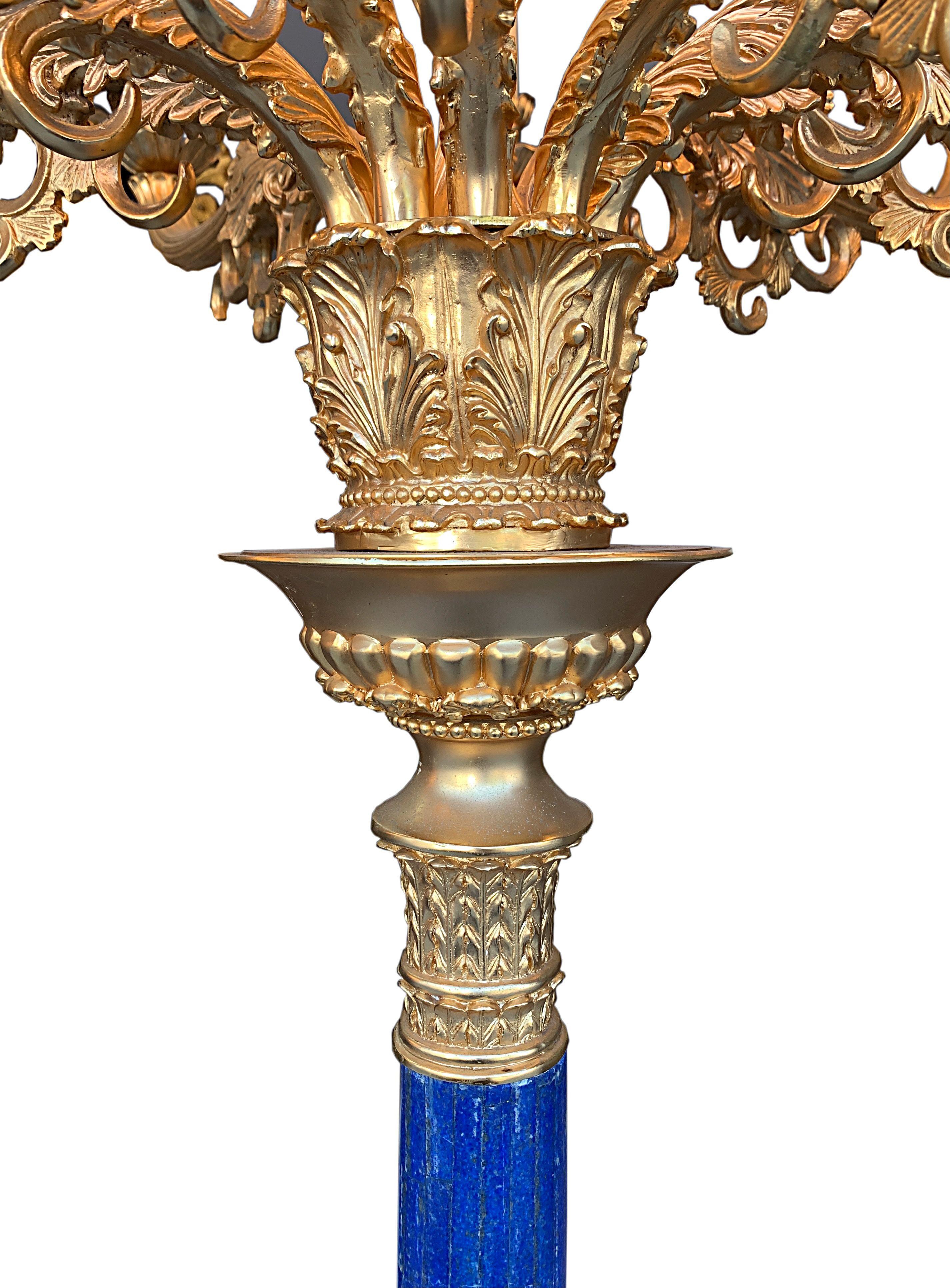 Paire de torchères monumentales en bronze doré et lapis-lazuli en vente 3