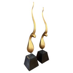 Paire de sculptures monumentales en feuilles d'or de Chofa