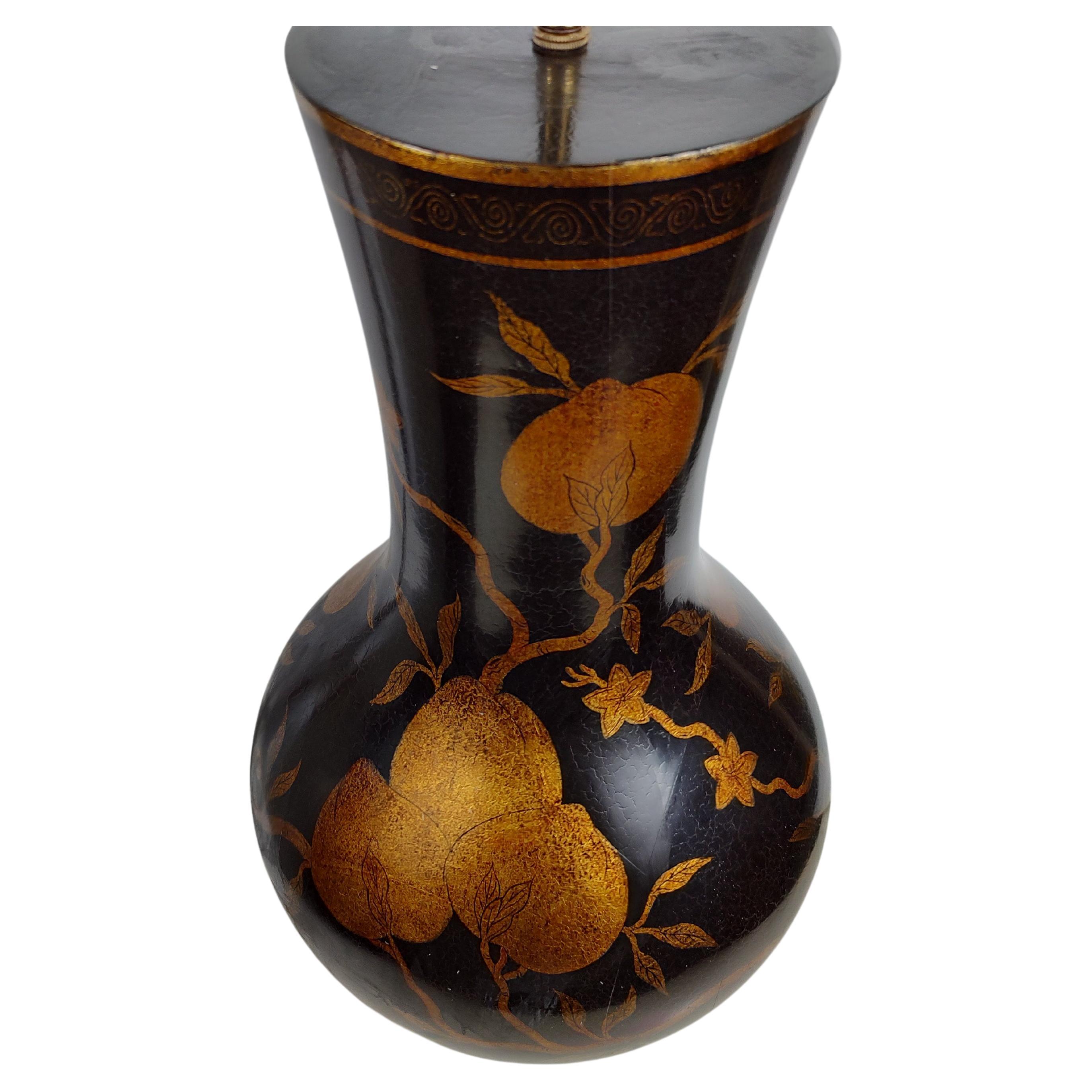 Dorato Coppia di monumentali lampade da tavolo Hollywood Regency con foglie dorate a forma di zucca in vendita
