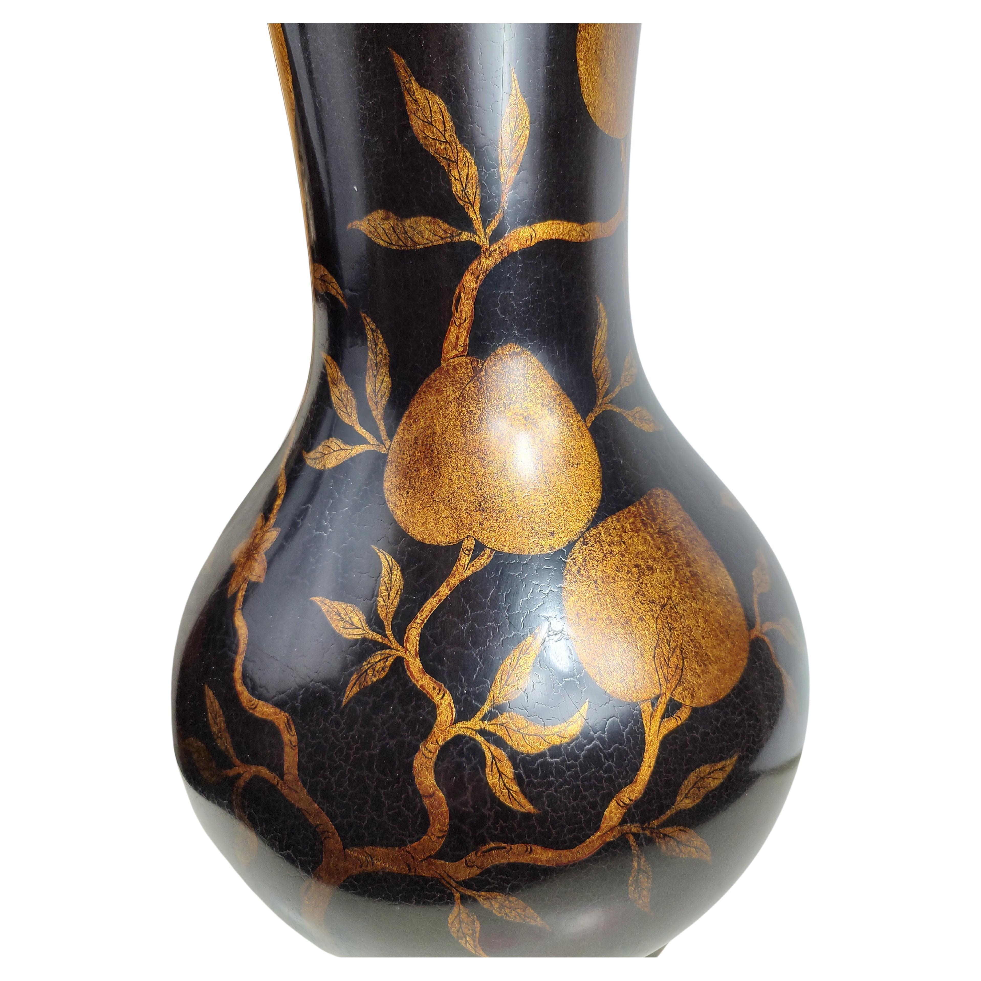 Ottone Coppia di monumentali lampade da tavolo Hollywood Regency con foglie dorate a forma di zucca in vendita