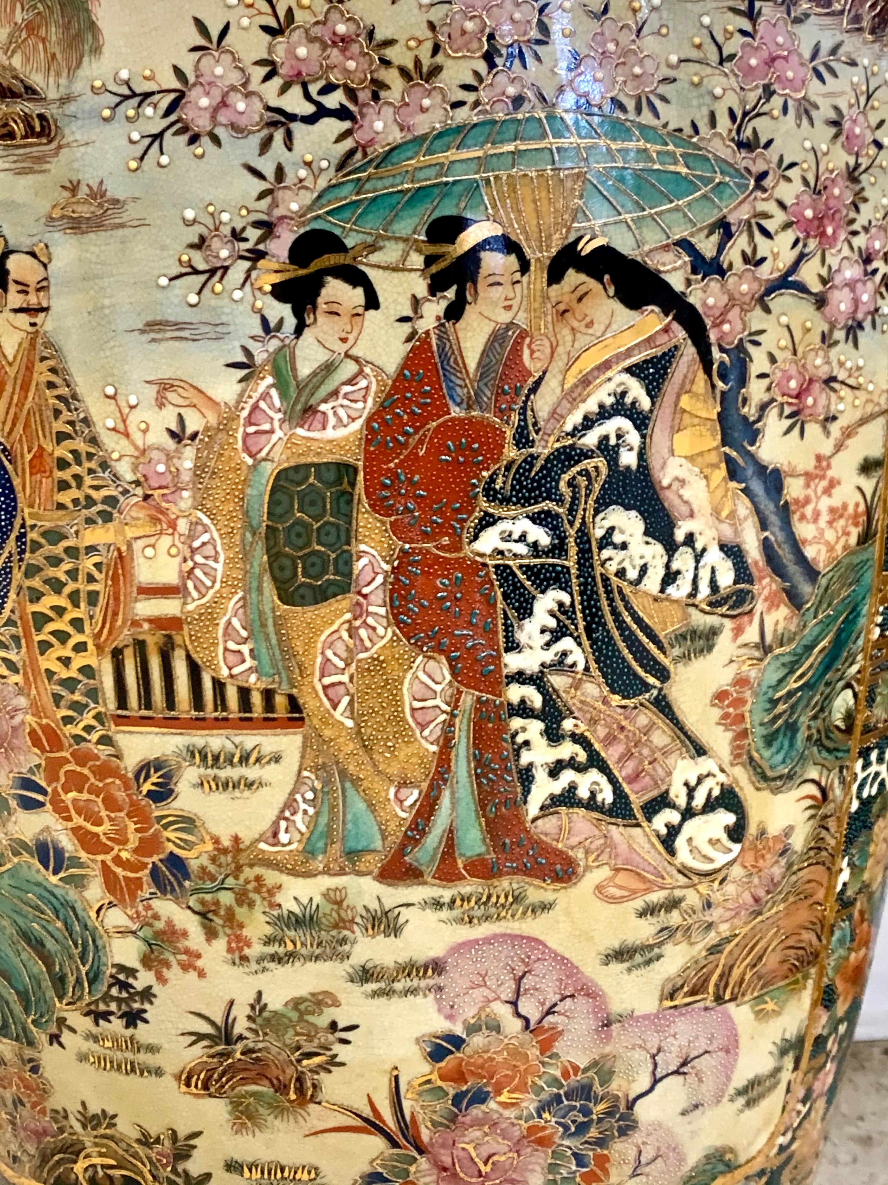 Pair of Monumental Japanese Satsuma Hand Painted Vases Urns 4