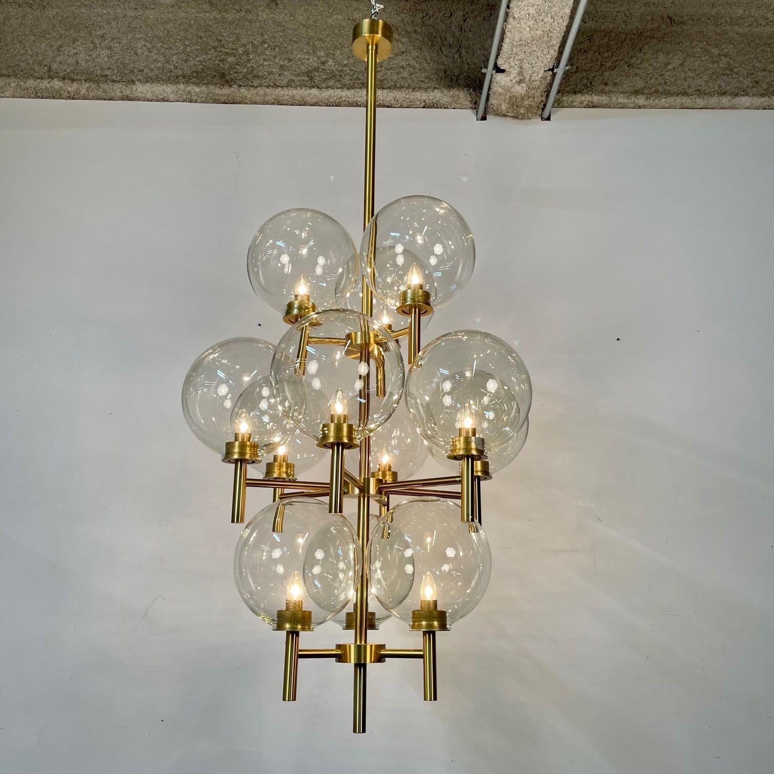 Pair of Monumental Mid-Century Modern Style Chandeliers in Amber Glass and Brass In Good Condition For Sale In Stamford, CT