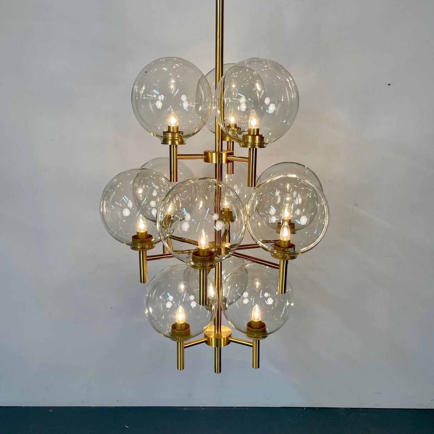 Pair of Monumental Mid-Century Modern Style Chandeliers in Amber Glass and Brass For Sale 2