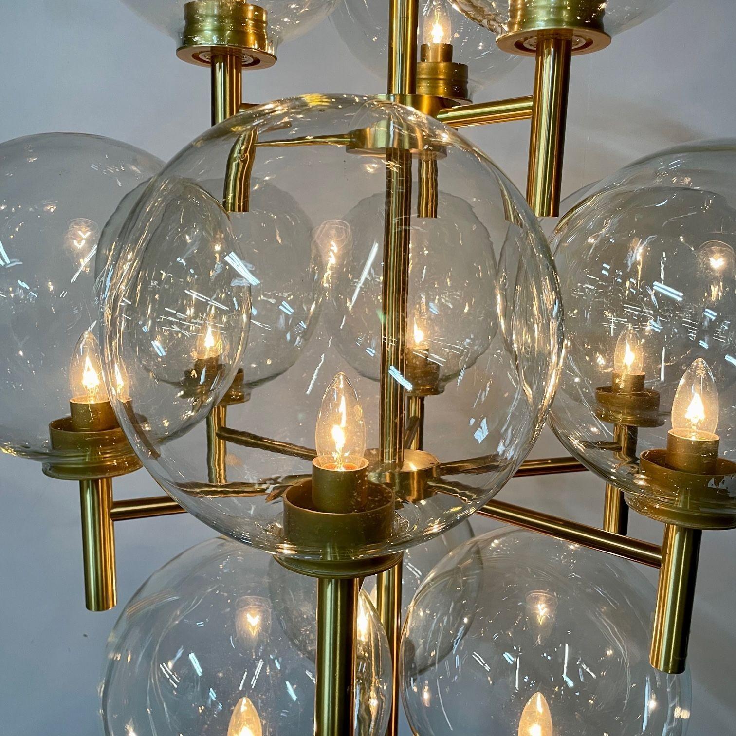Pair of Monumental Mid-Century Modern Style Chandeliers in Amber Glass and Brass For Sale 5