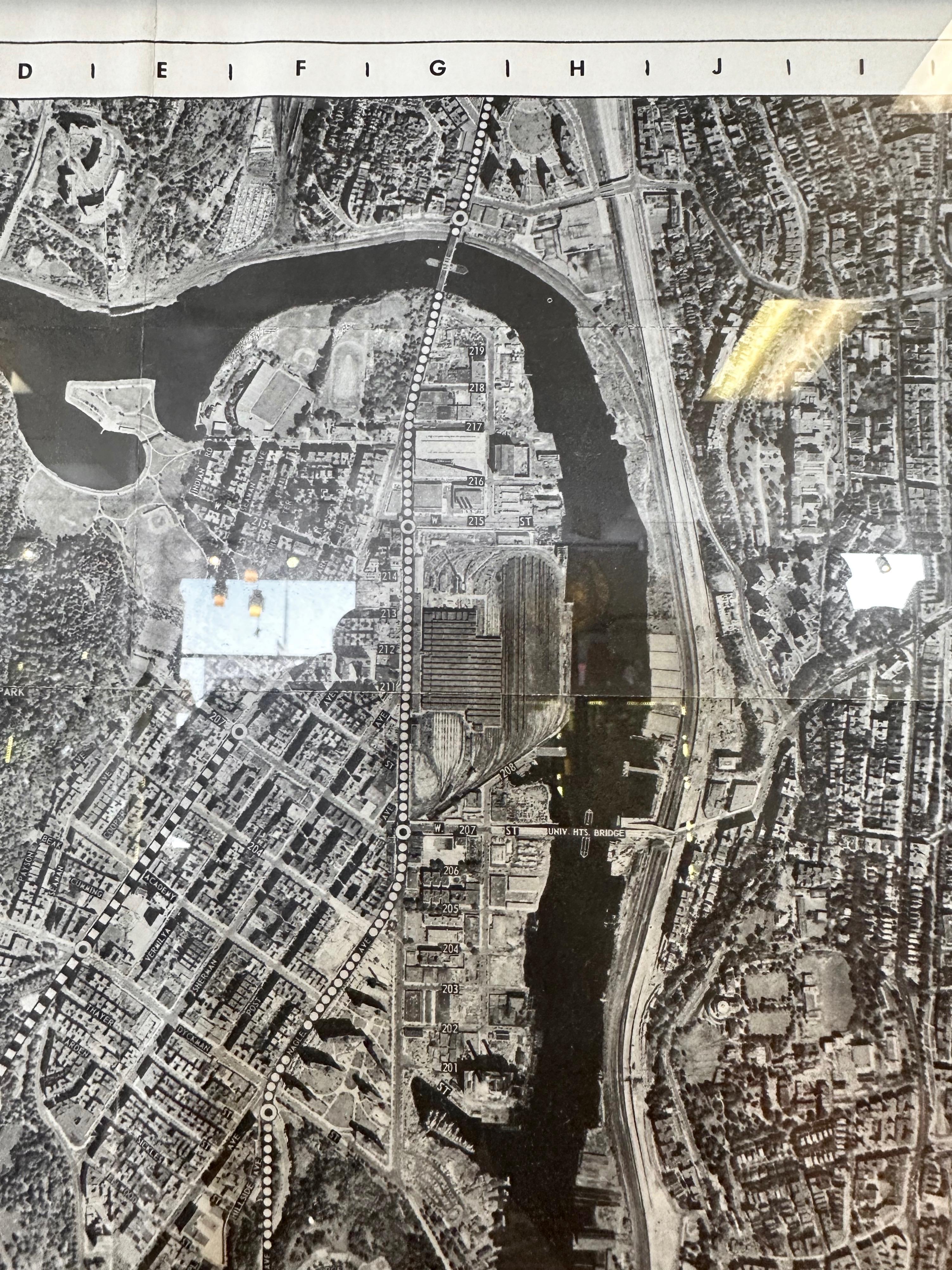 Acrylique Paire de cartes aériennes monumentales de la National Air Map Company Manhattan, 1955 en vente