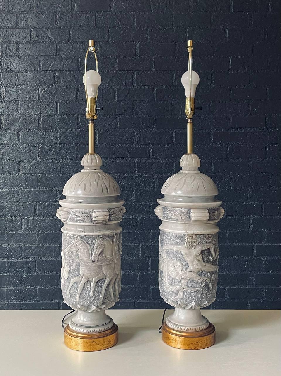 Néo-classique Paire de lampes de table monumentales en marbre néoclassique en vente