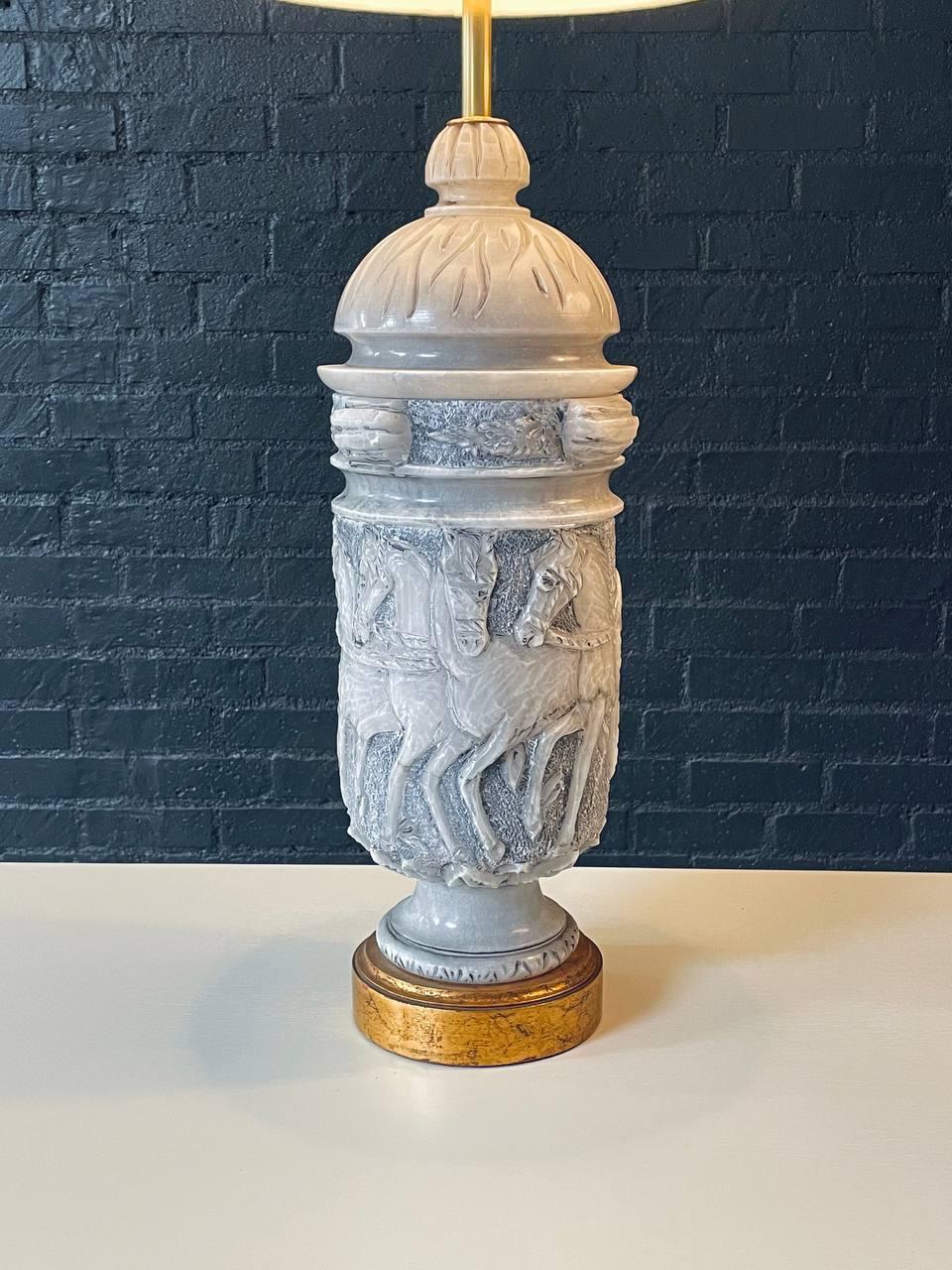 Milieu du XXe siècle Paire de lampes de table monumentales en marbre néoclassique en vente