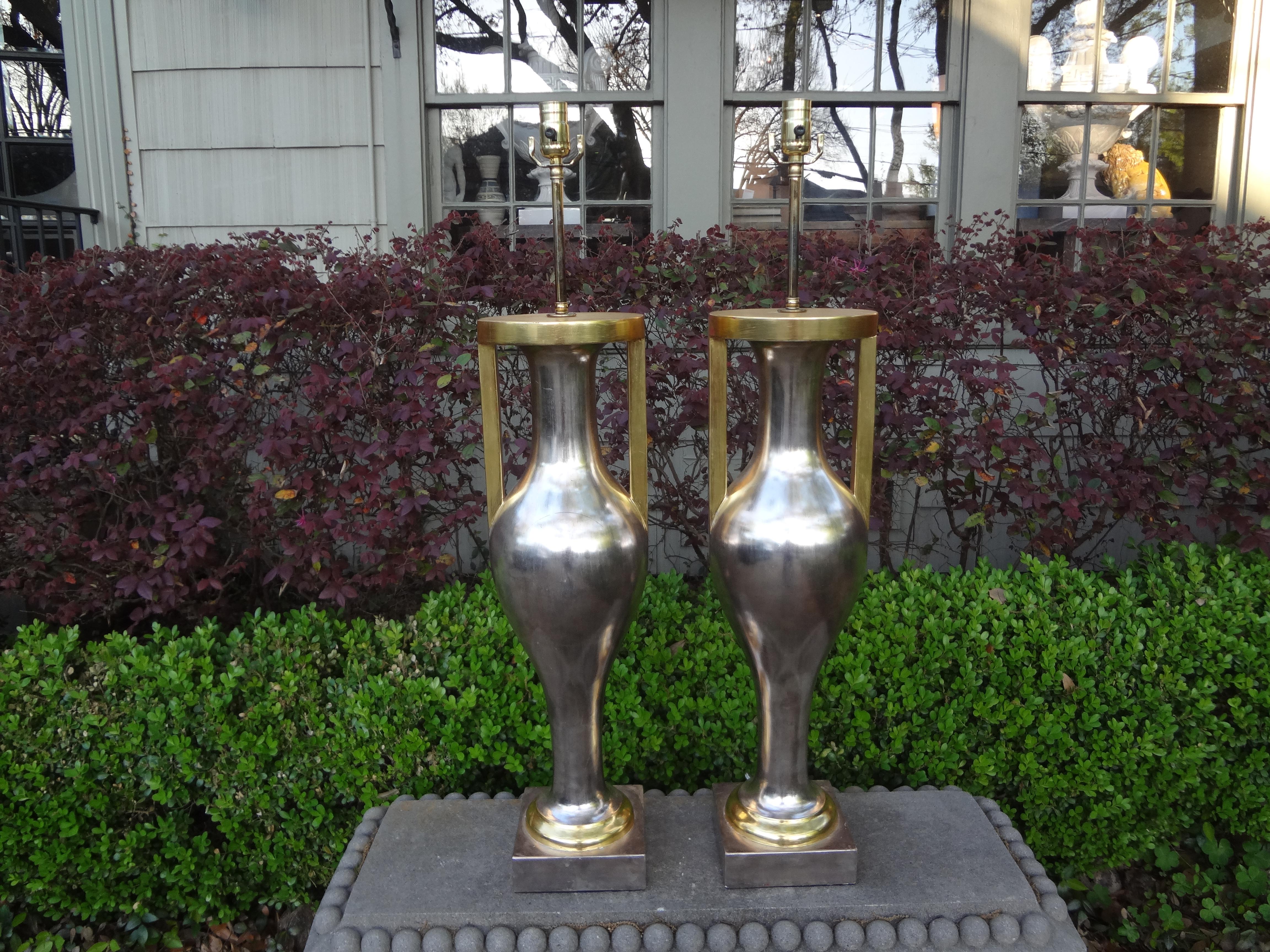 Monumentale Lampen in Urnenform aus Silber und vergoldetem Holz im neoklassischen Stil, Paar im Angebot 5