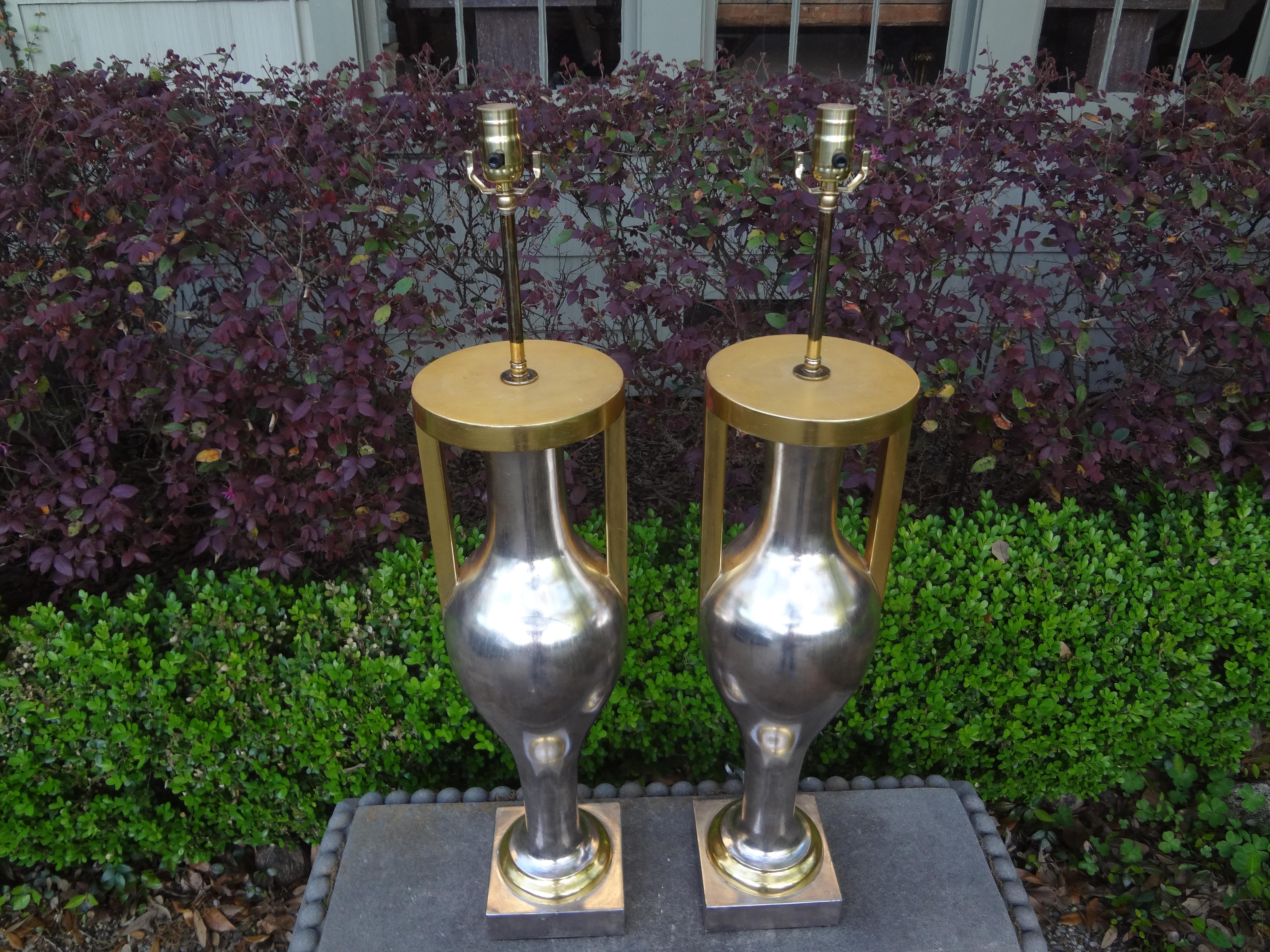 Monumentale Lampen in Urnenform aus Silber und vergoldetem Holz im neoklassischen Stil, Paar im Angebot 8