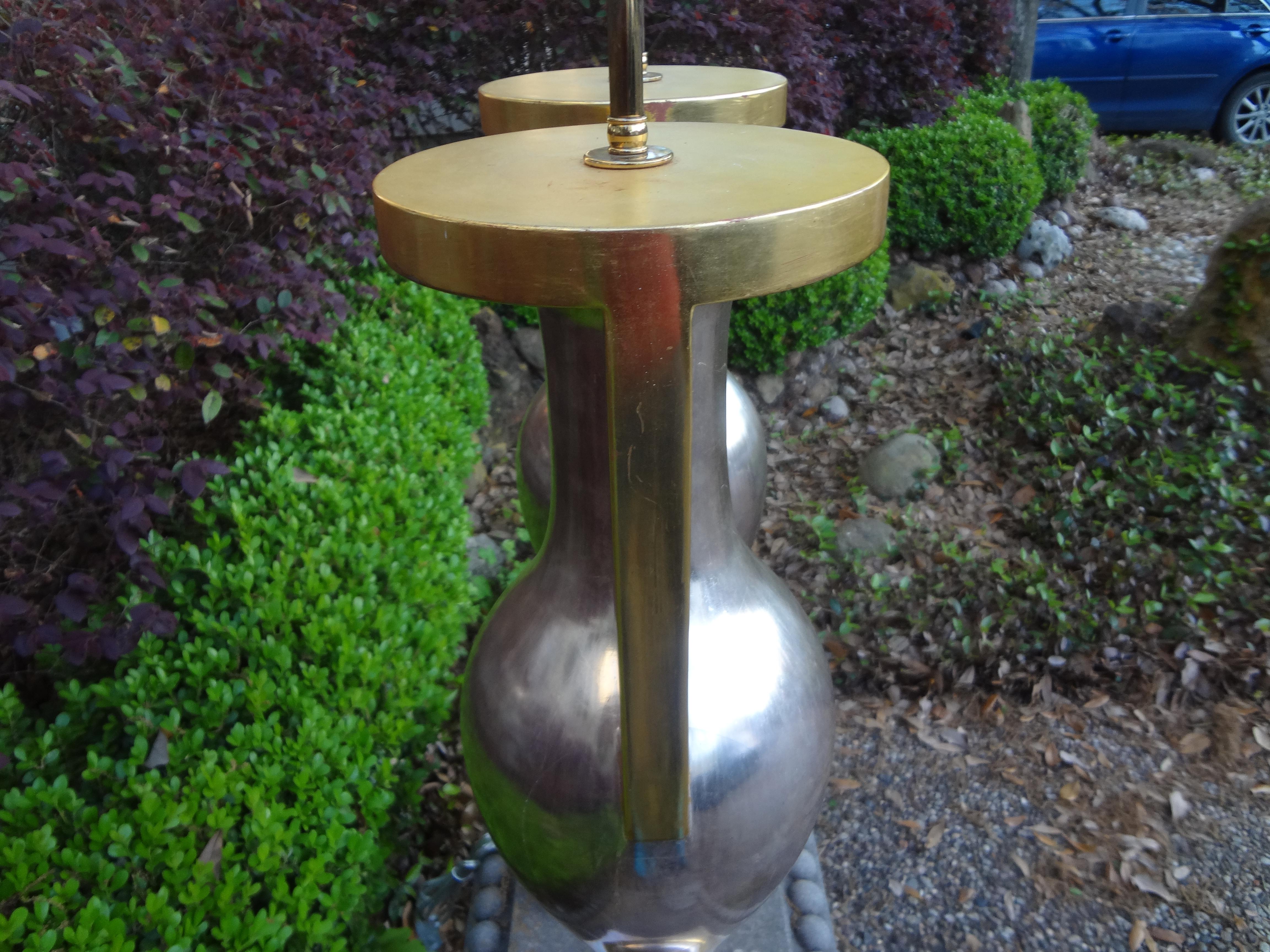 Monumentale Lampen in Urnenform aus Silber und vergoldetem Holz im neoklassischen Stil, Paar im Angebot 3