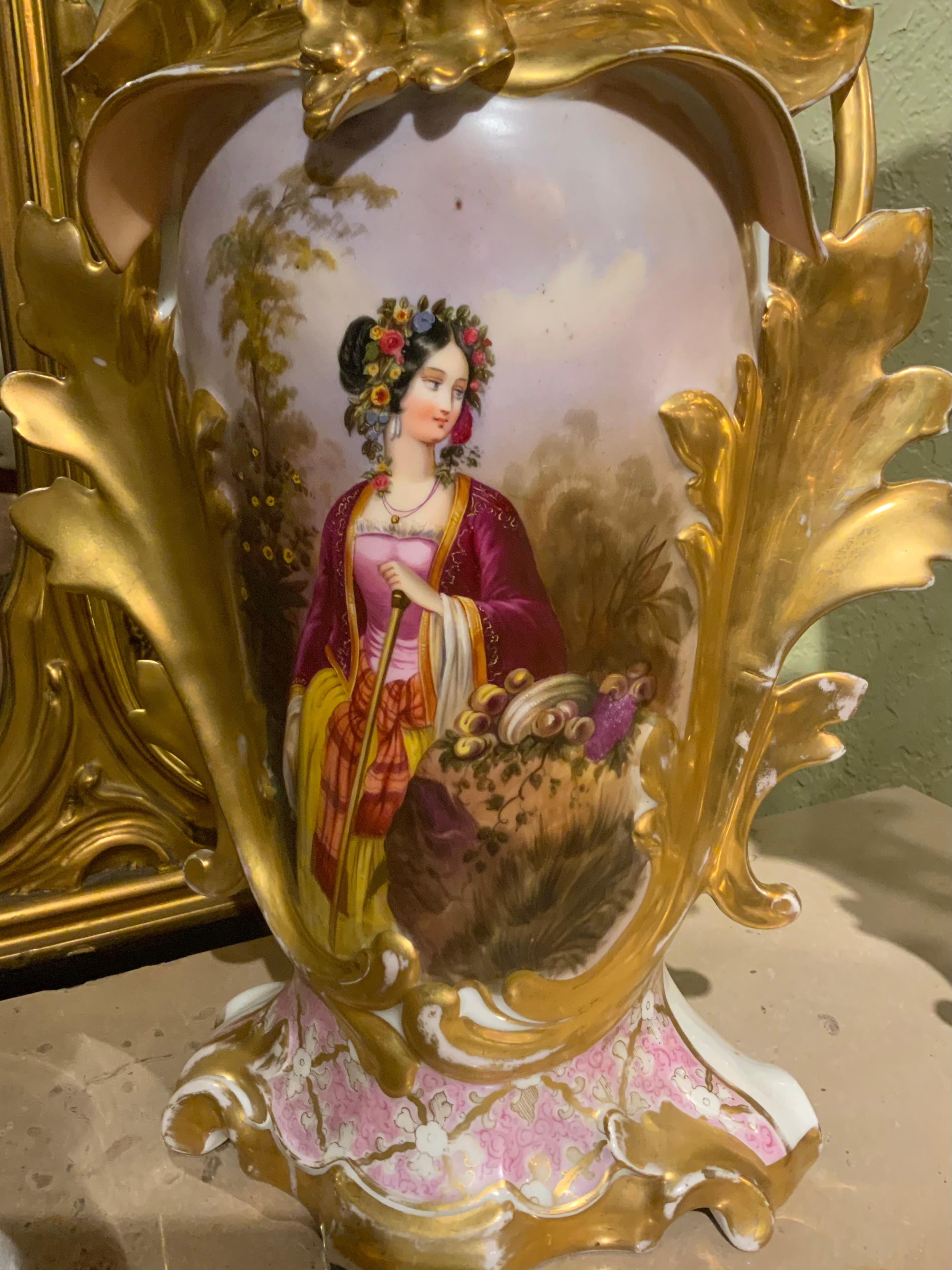 Porcellana Coppia di vasi monumentali Old Paris del XIX secolo in vendita