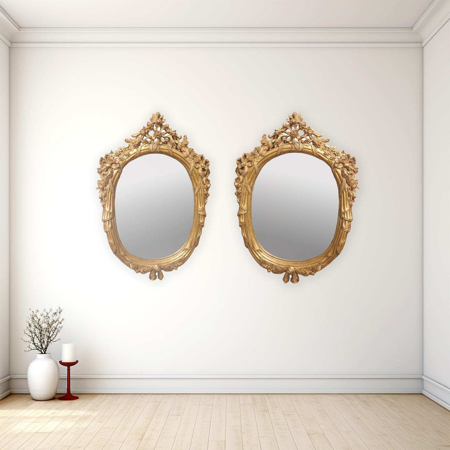 Pair of Monumental Oval Louis XV Style Mirrors Bon état - En vente à Leesburg, VA