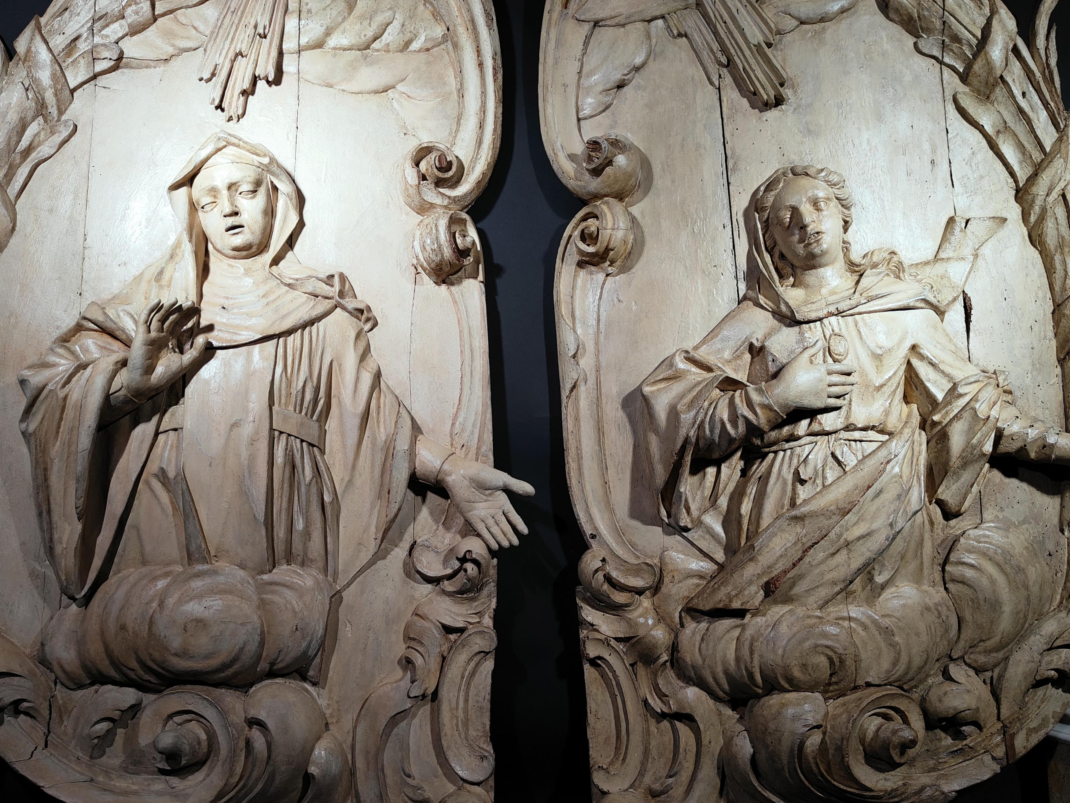 Pair of Monumental Sculpted Panels from the Eighteenth Century In Good Condition For Sale In Madrid, ES