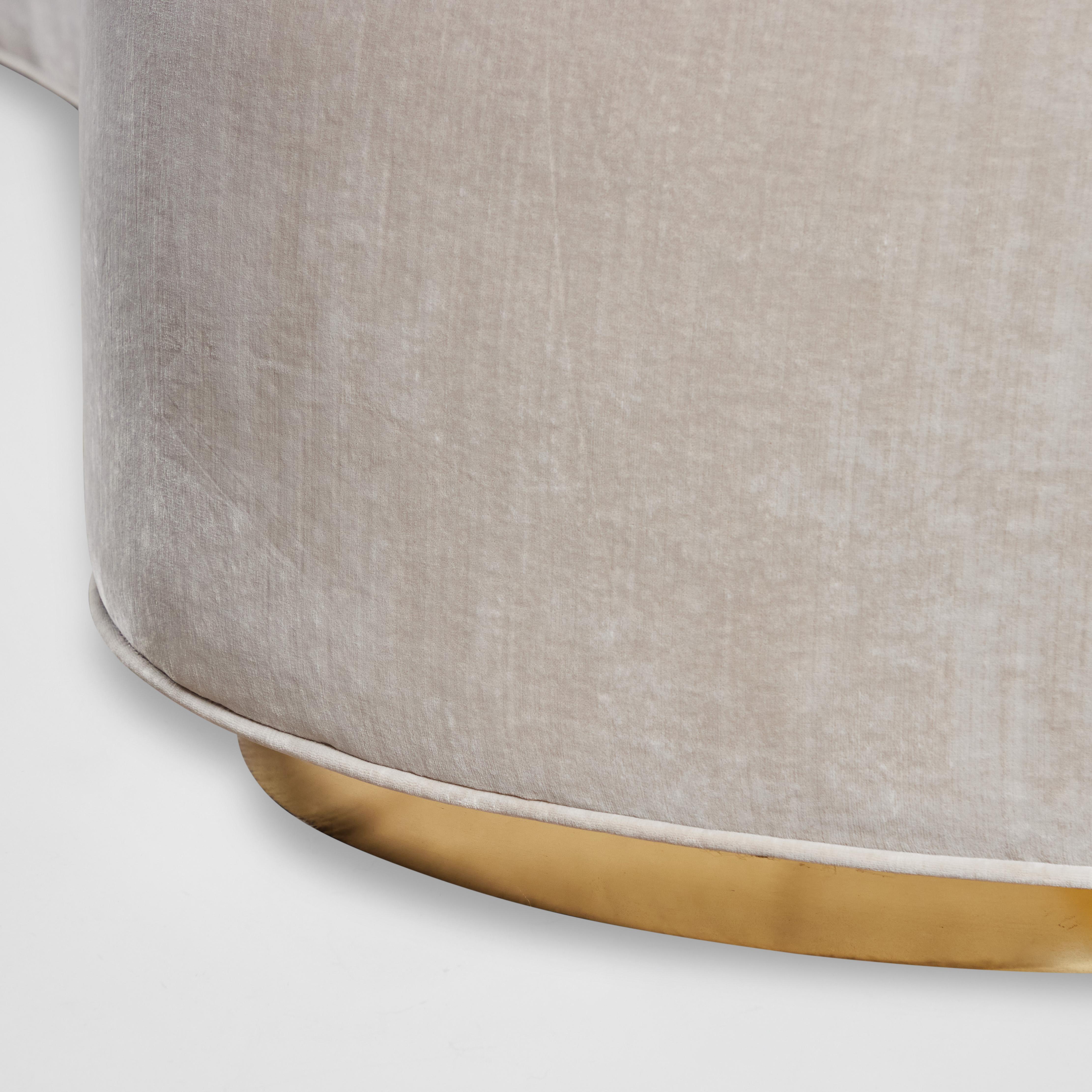 Pair of Monumental Serpentine Sofas im Angebot 2