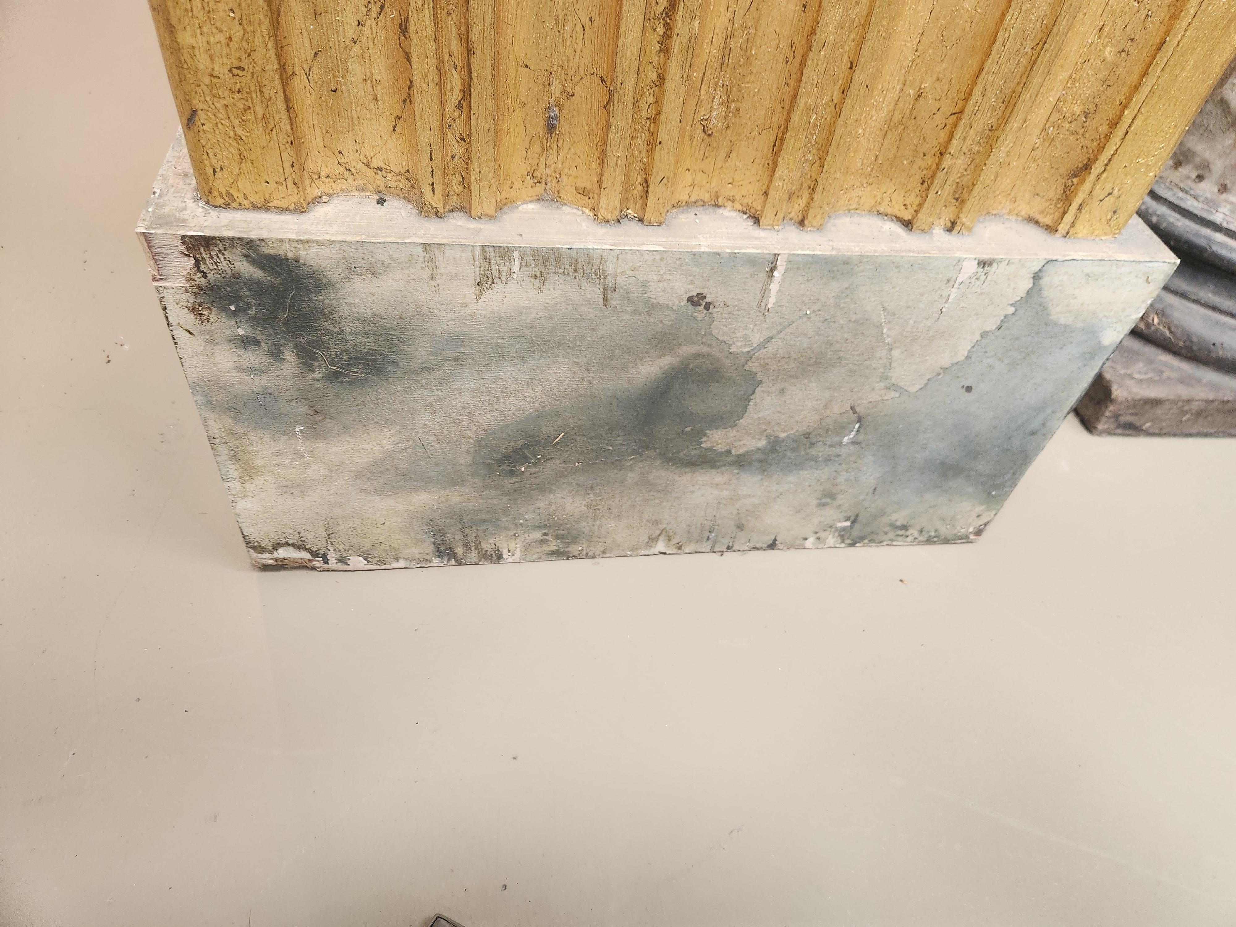 20th Century Pair of Monumental Three-Sided Giltwood Fluted Columns with Faux-Marble Bases For Sale