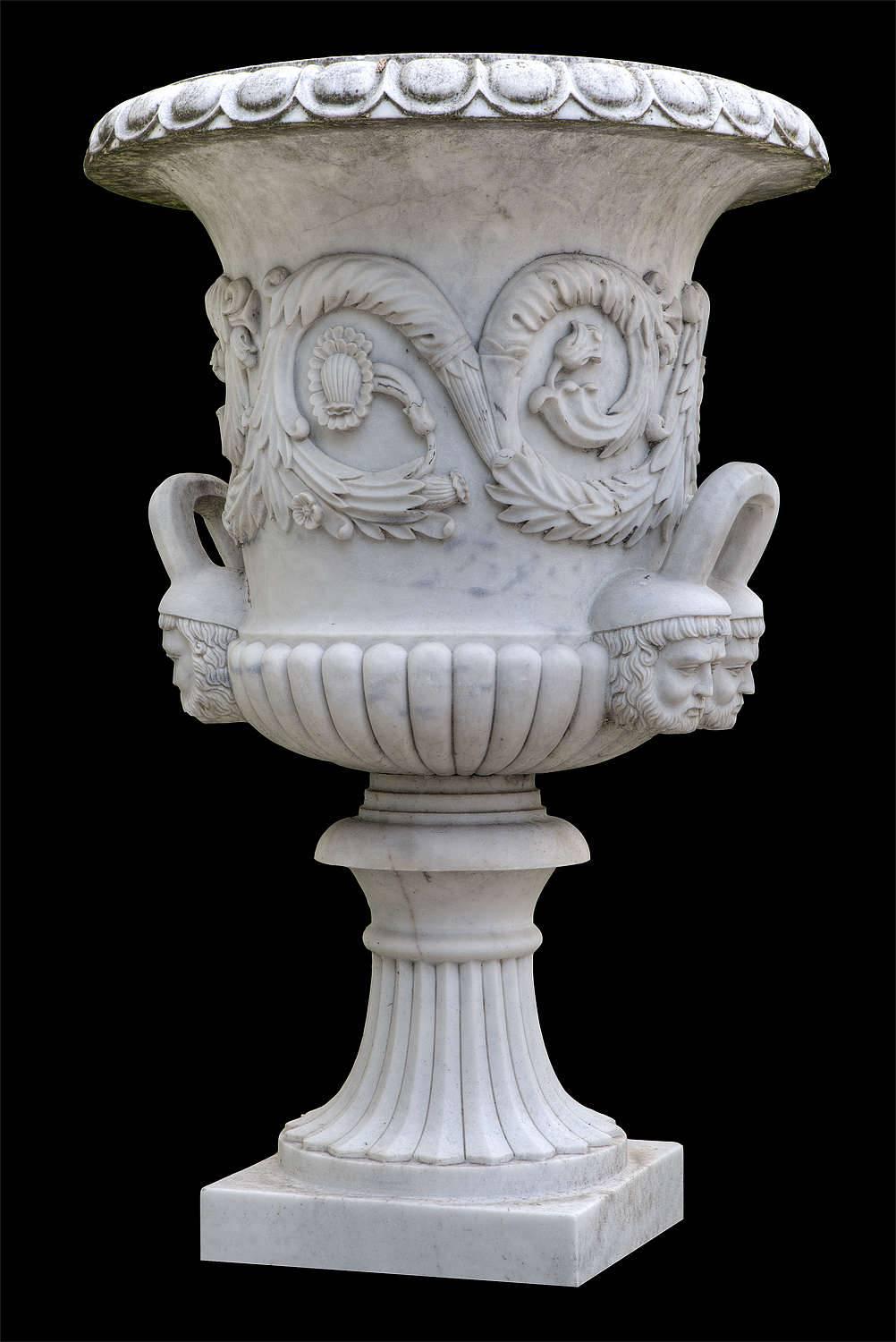 Pair of Monumental White Marble Vases In Good Condition In Rome, IT