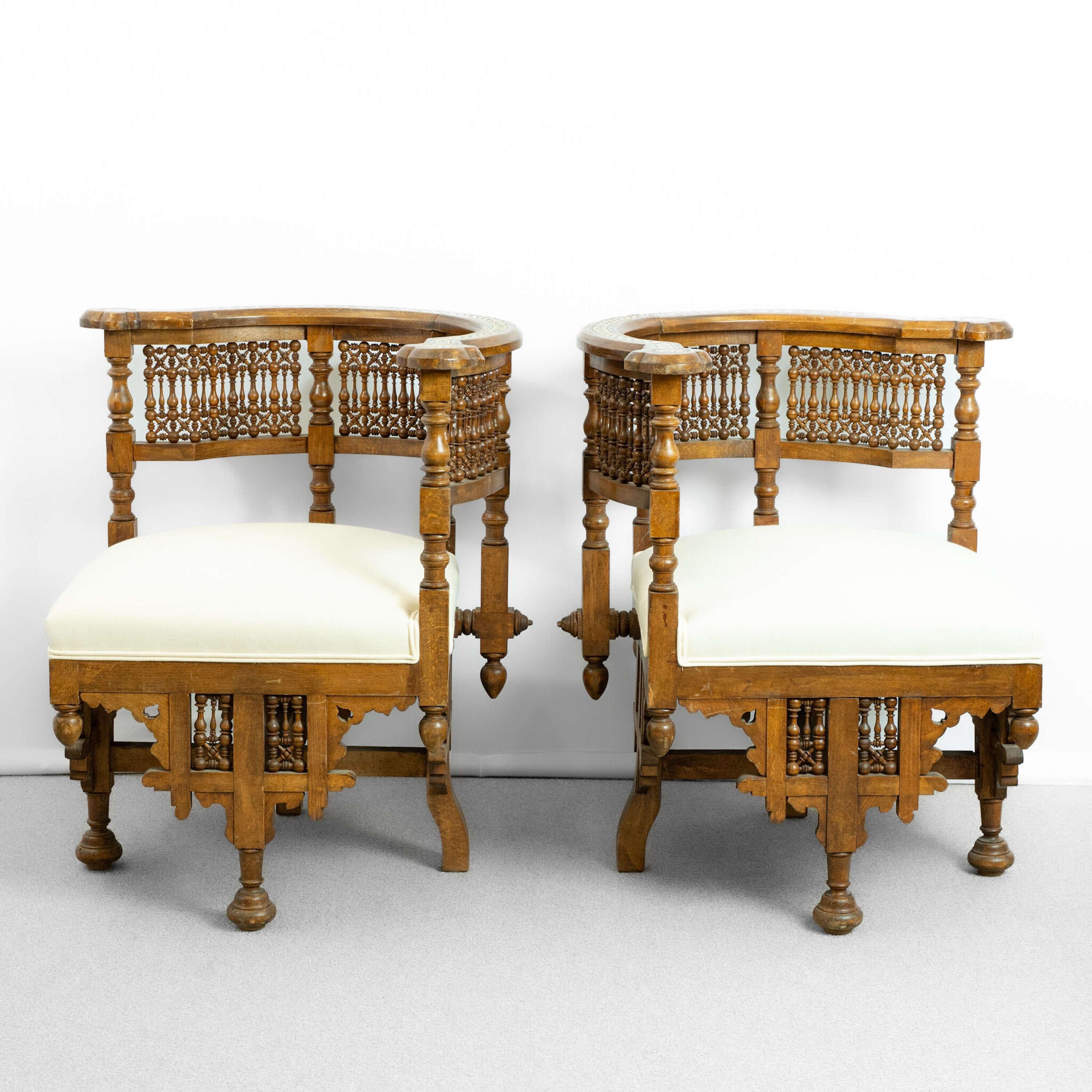 Pair of Moorish Inlaid Chairs (Handgefertigt) im Angebot