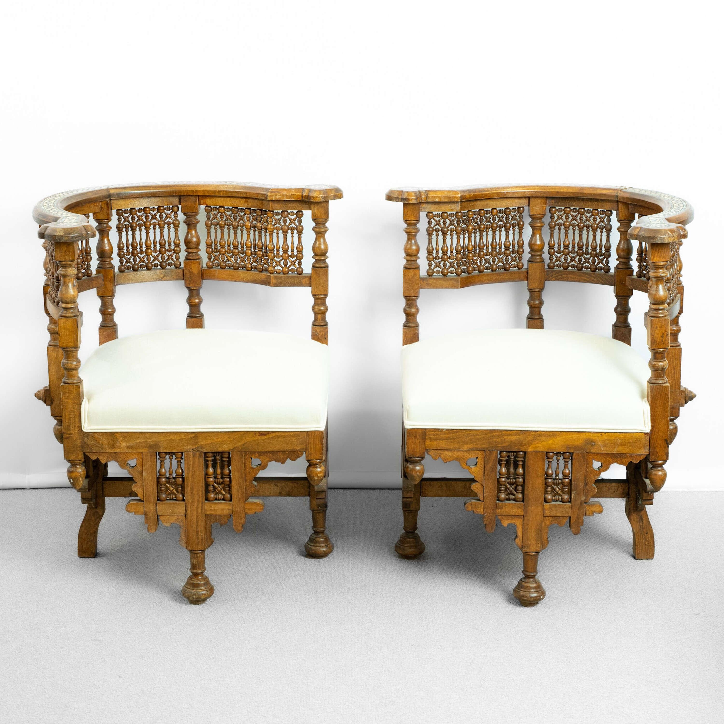 Pair of Moorish Inlaid Chairs (Holz) im Angebot