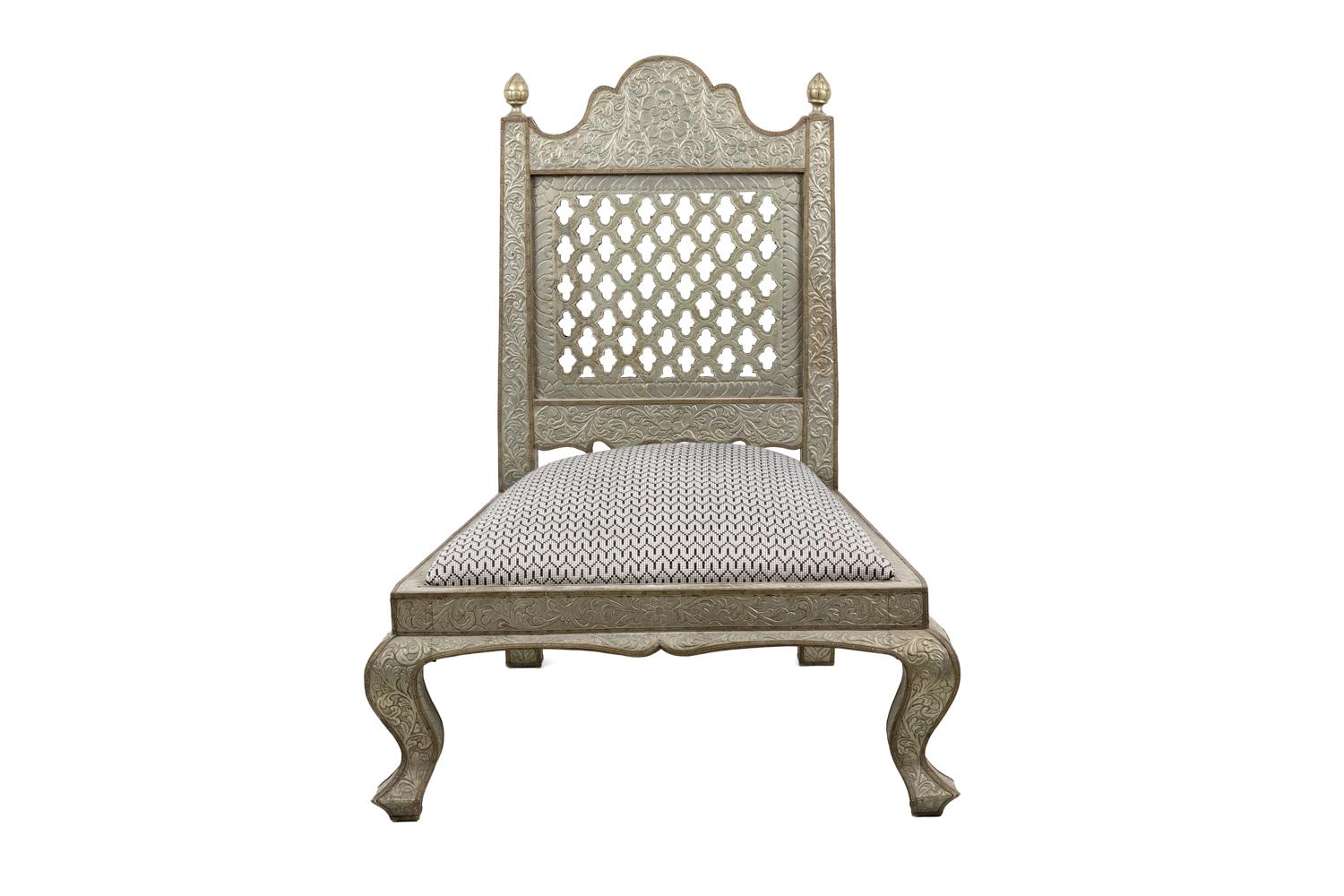 Pair of Moorish style fireside chairs in embossed metal on wood, standing on two straight squared back legs and two curved front legs.
Openwork back with a trilobed top, flanked uprights topped with pinecones.
Embossed decor of interlaced plants,
